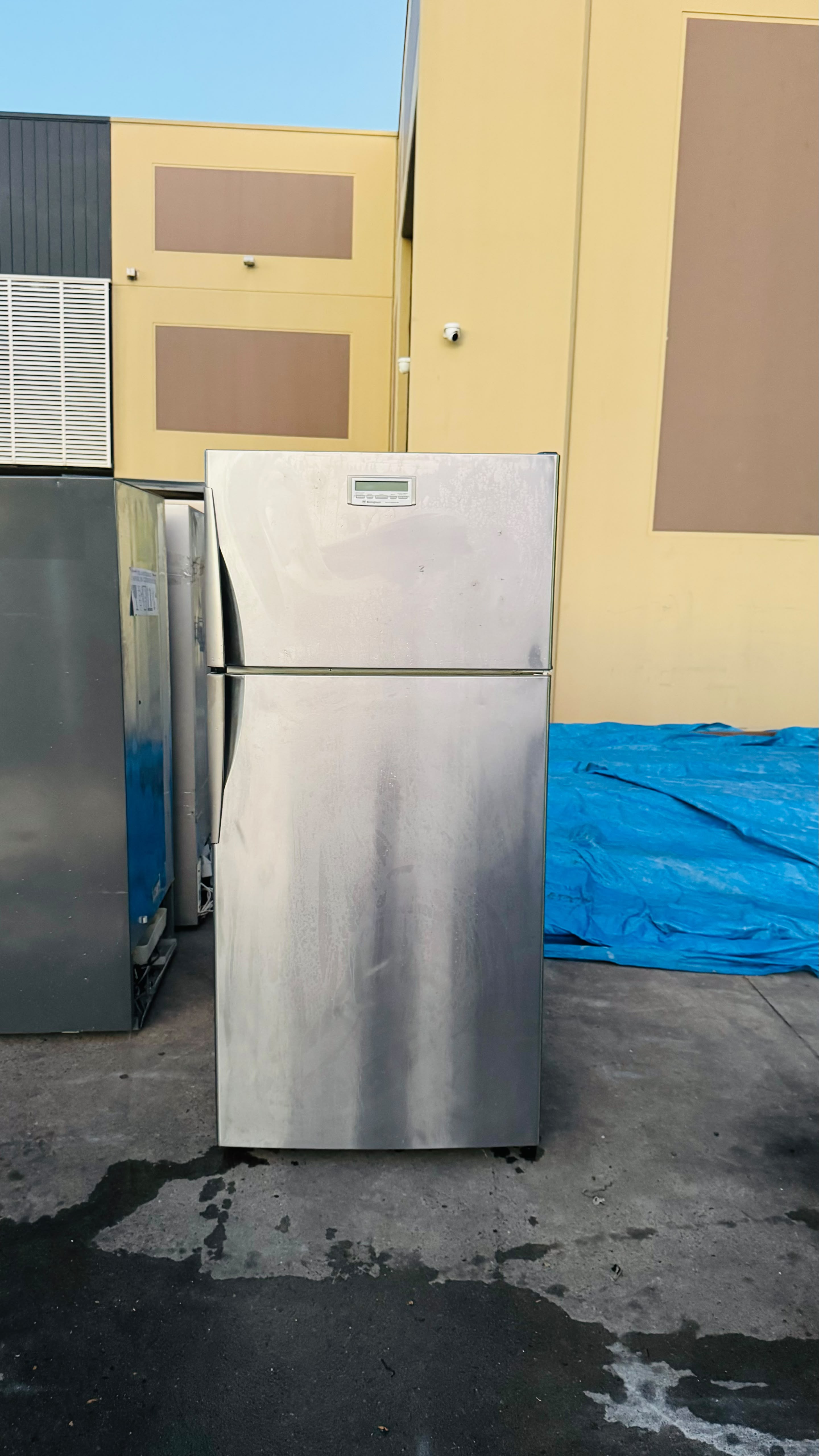 WESTINGHOUSE 517 LITRES FRIDGE FREEZER