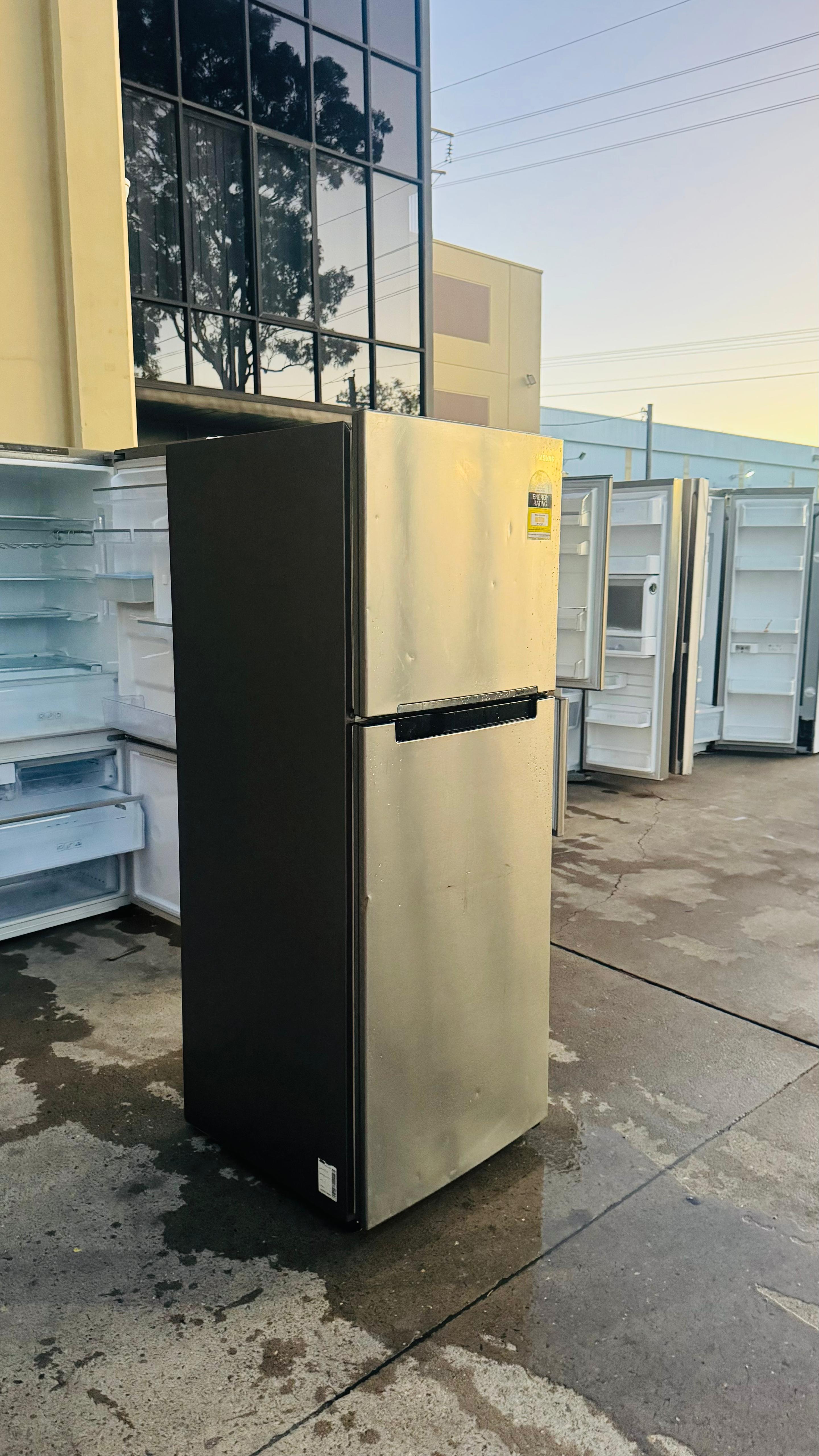 SAMSUNG 320 LITRES FRIDGE FREEZER
