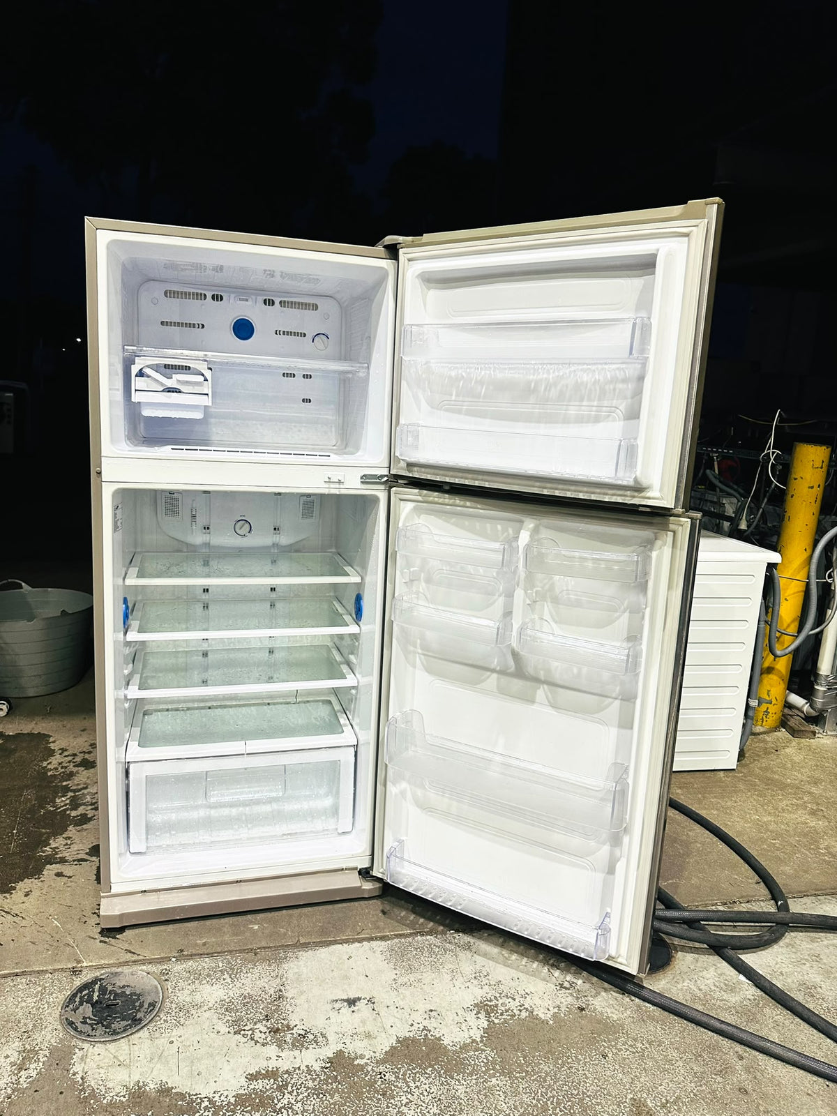 SAMSUNG 341 LITRES FRIDGE FREEZER