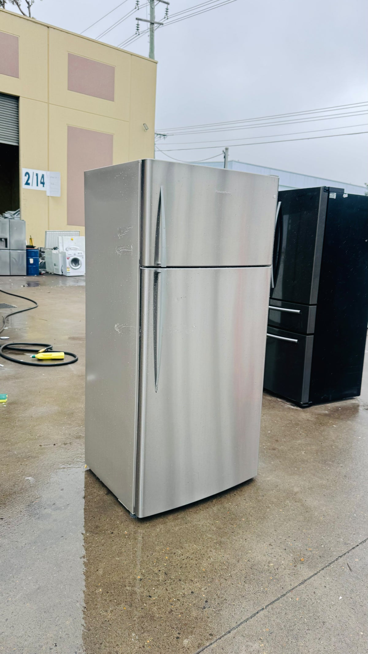 FISHER AND PAYKEL 517 LITRES FRIDGE FREEZER