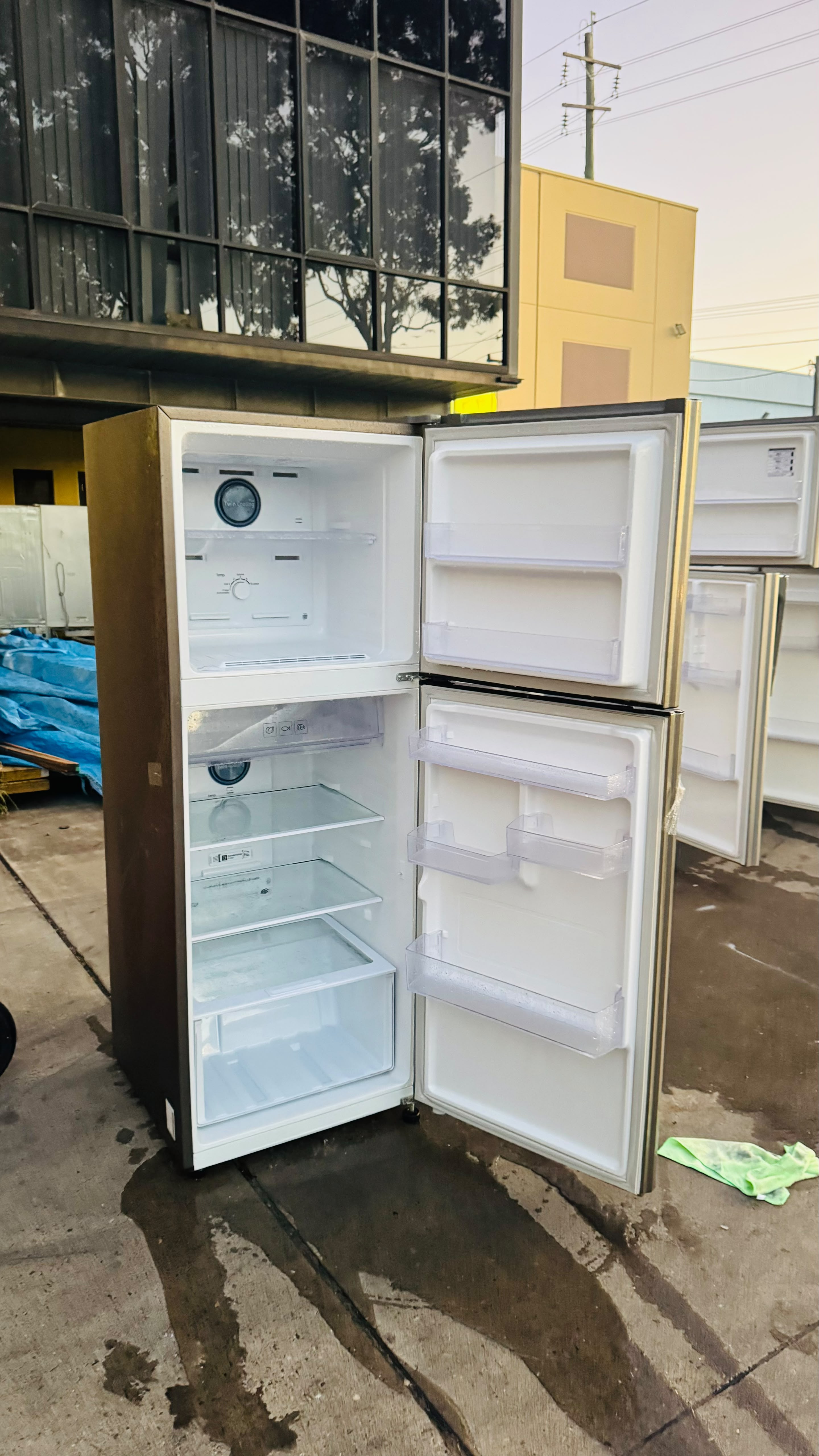 SAMSUNG 320 LITRES FRIDGE FREEZER