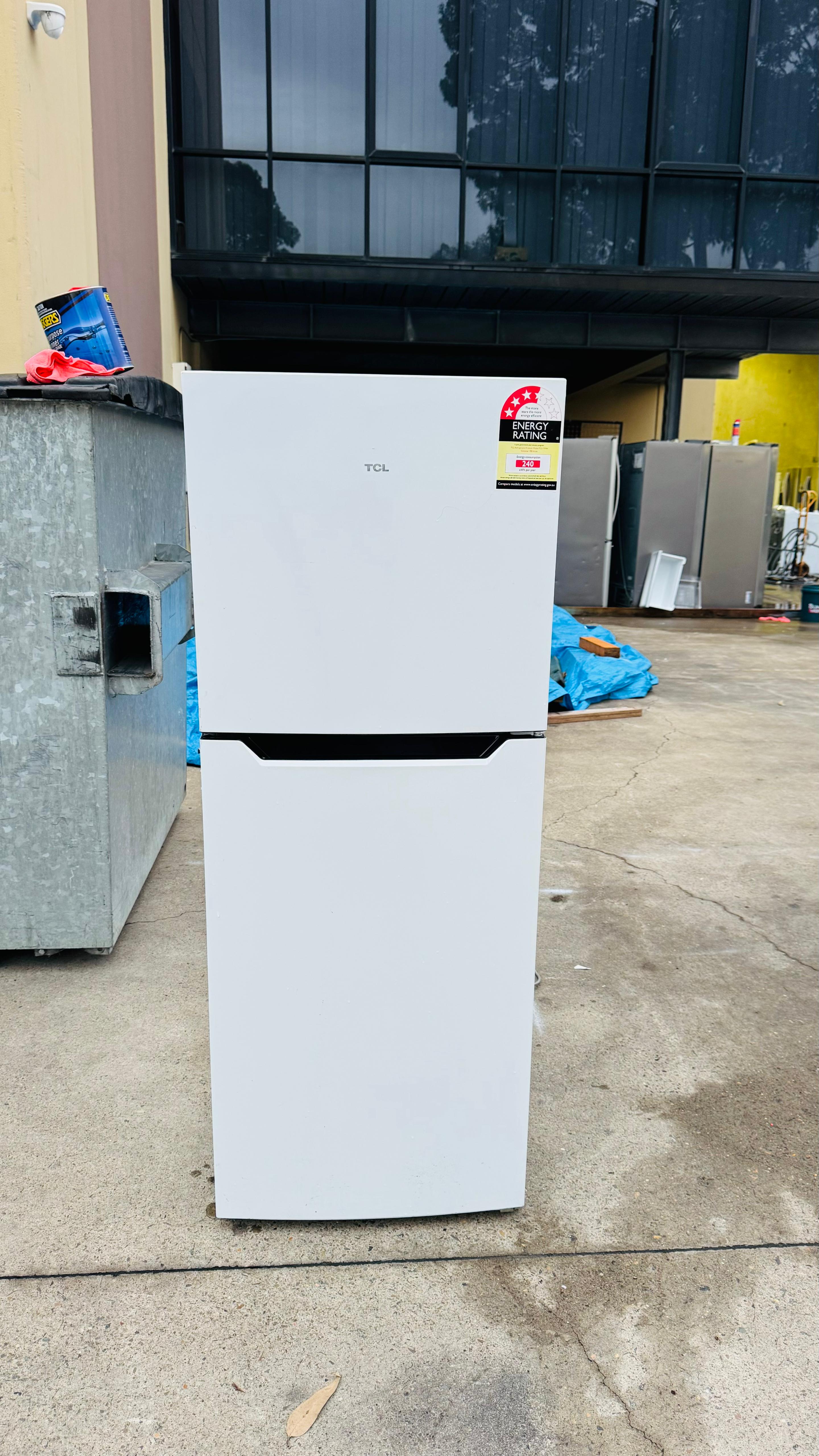 TCL 221 LITRES FRIDGE FREEZER