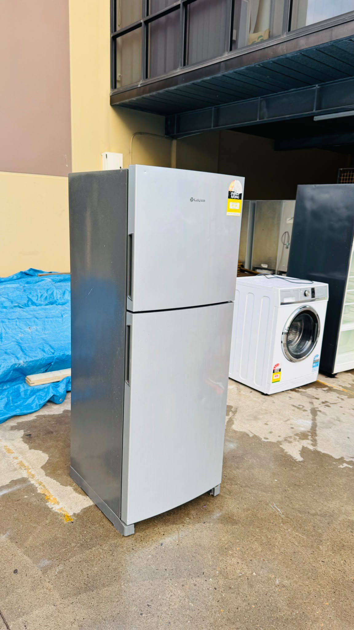 WESTINGHOUSE 245 LITRES FRIDGE FREEZER
