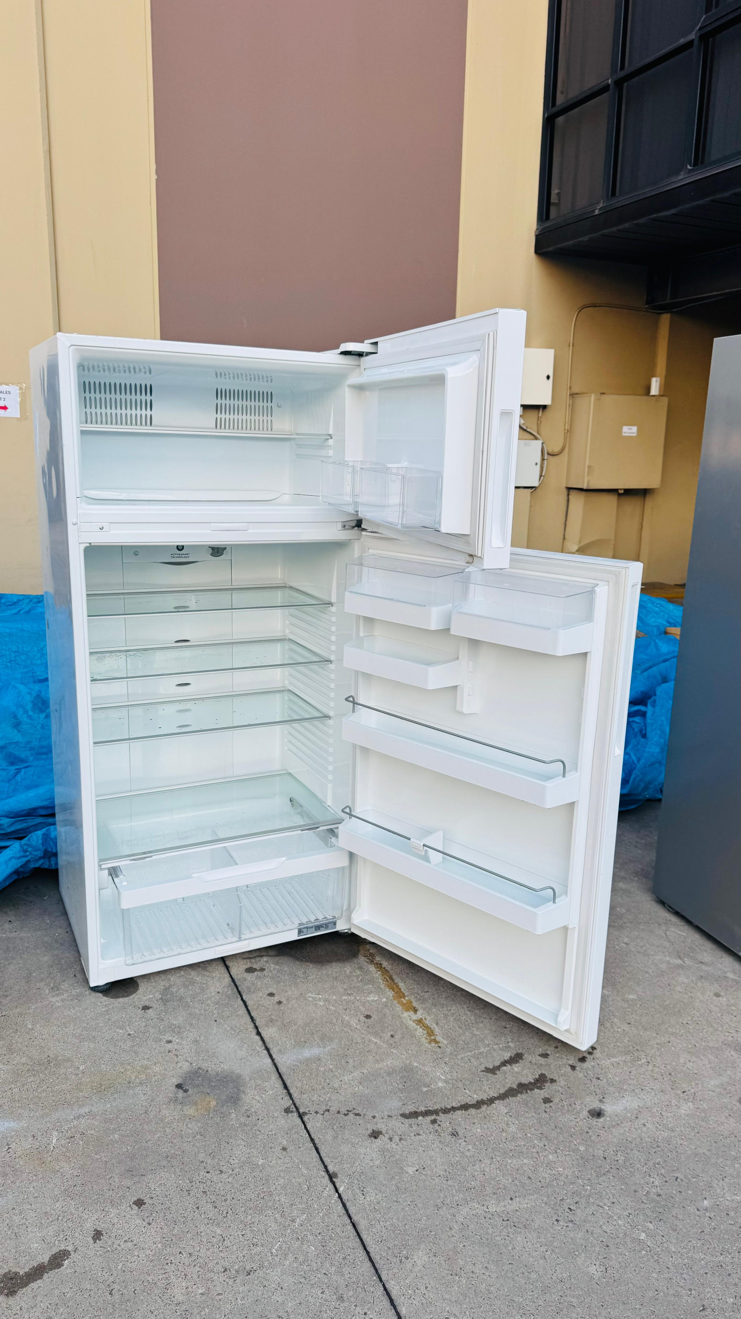 FISHER AND PAYKEL 517 LITRES FRIDGE FREEZER