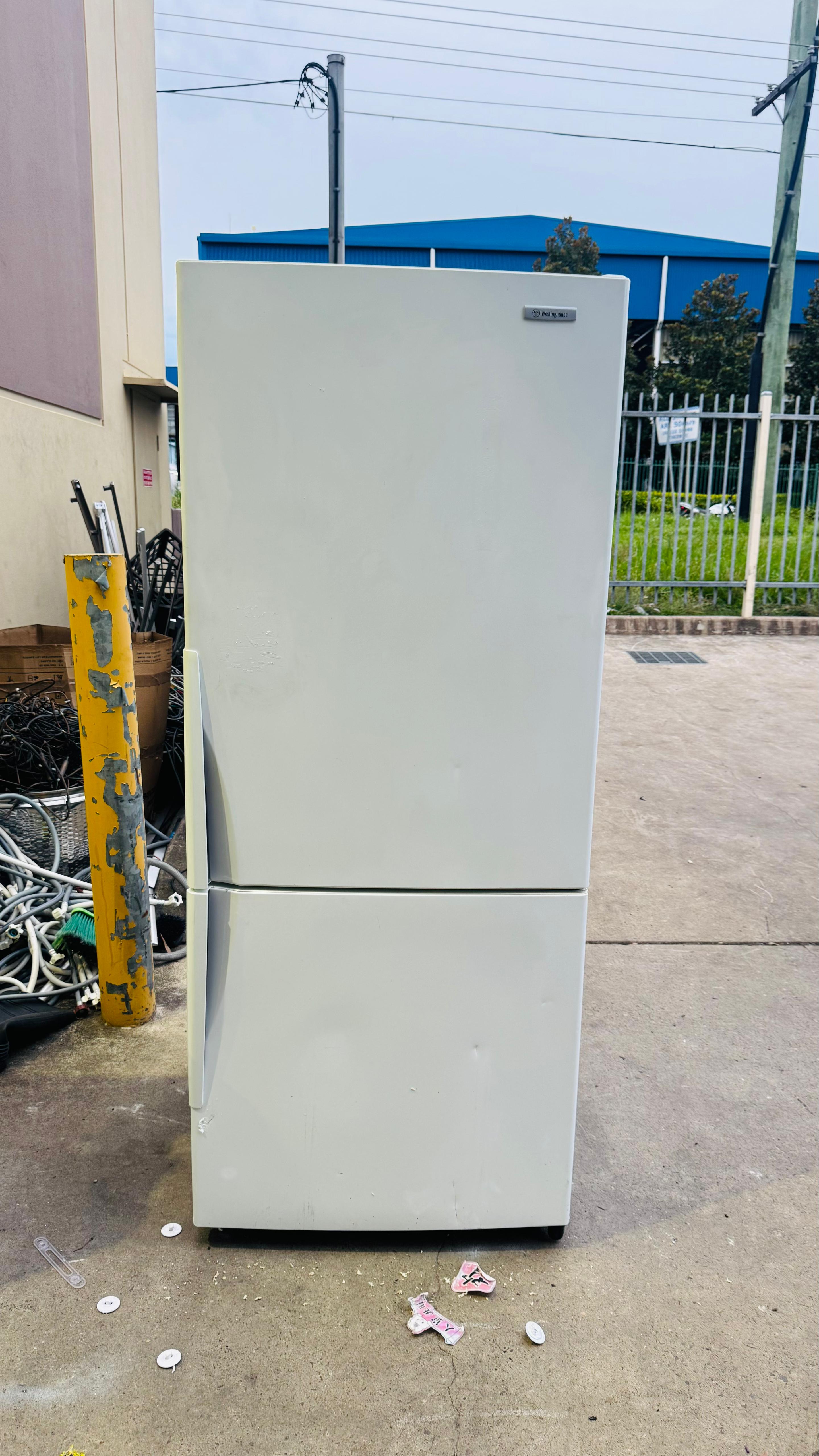 WESTINGHOUSE 430 LITRES FRIDGE FREEZER