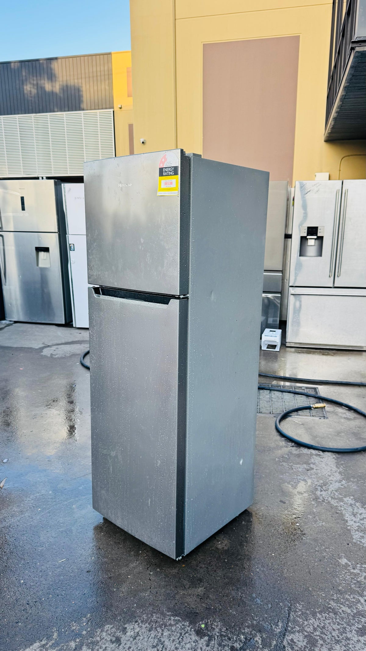 HISENSE 272 LITRES FRIDGE FREEZER