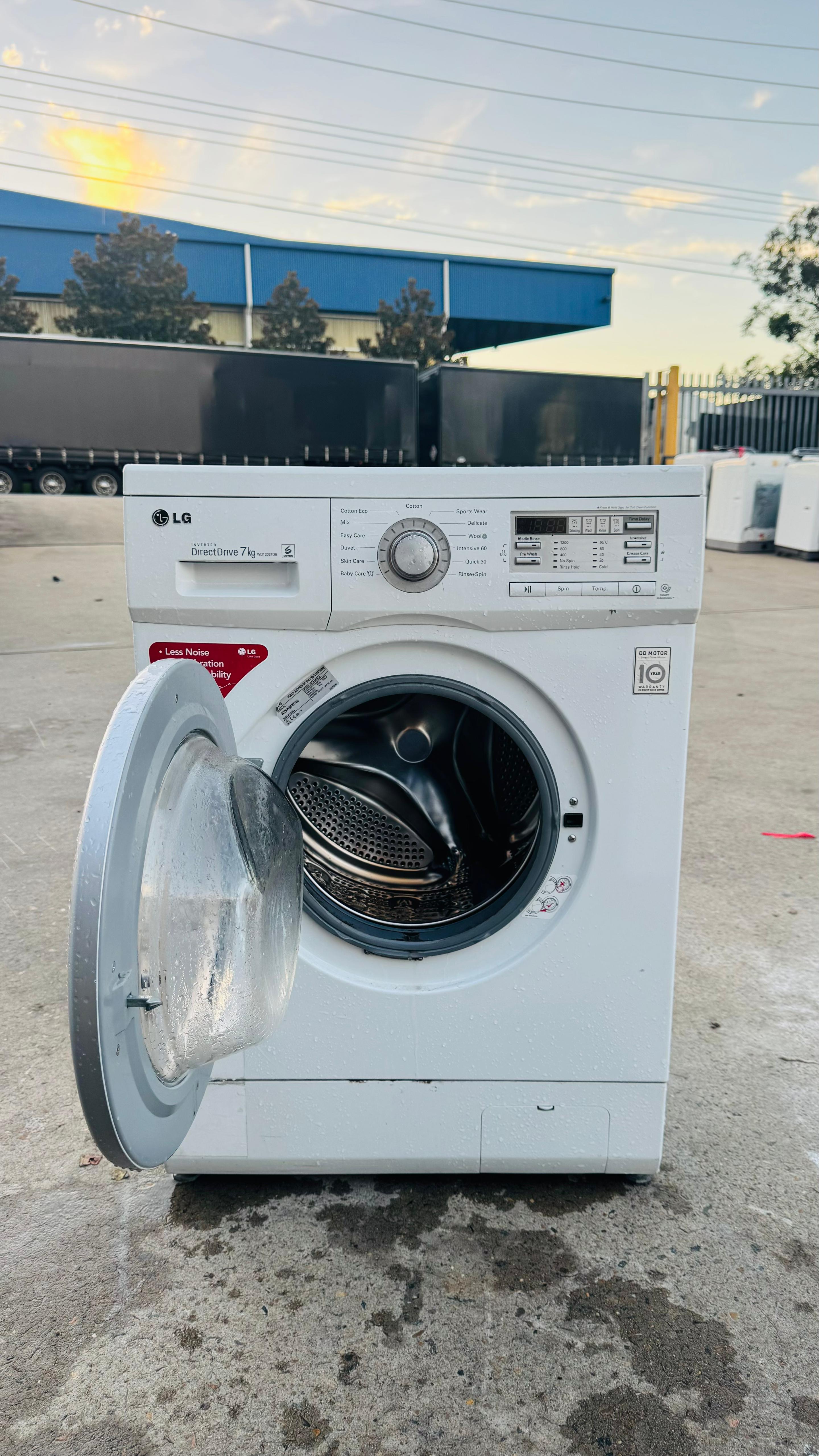 LG 7KGS FRONT LOADER WASHING MACHINE