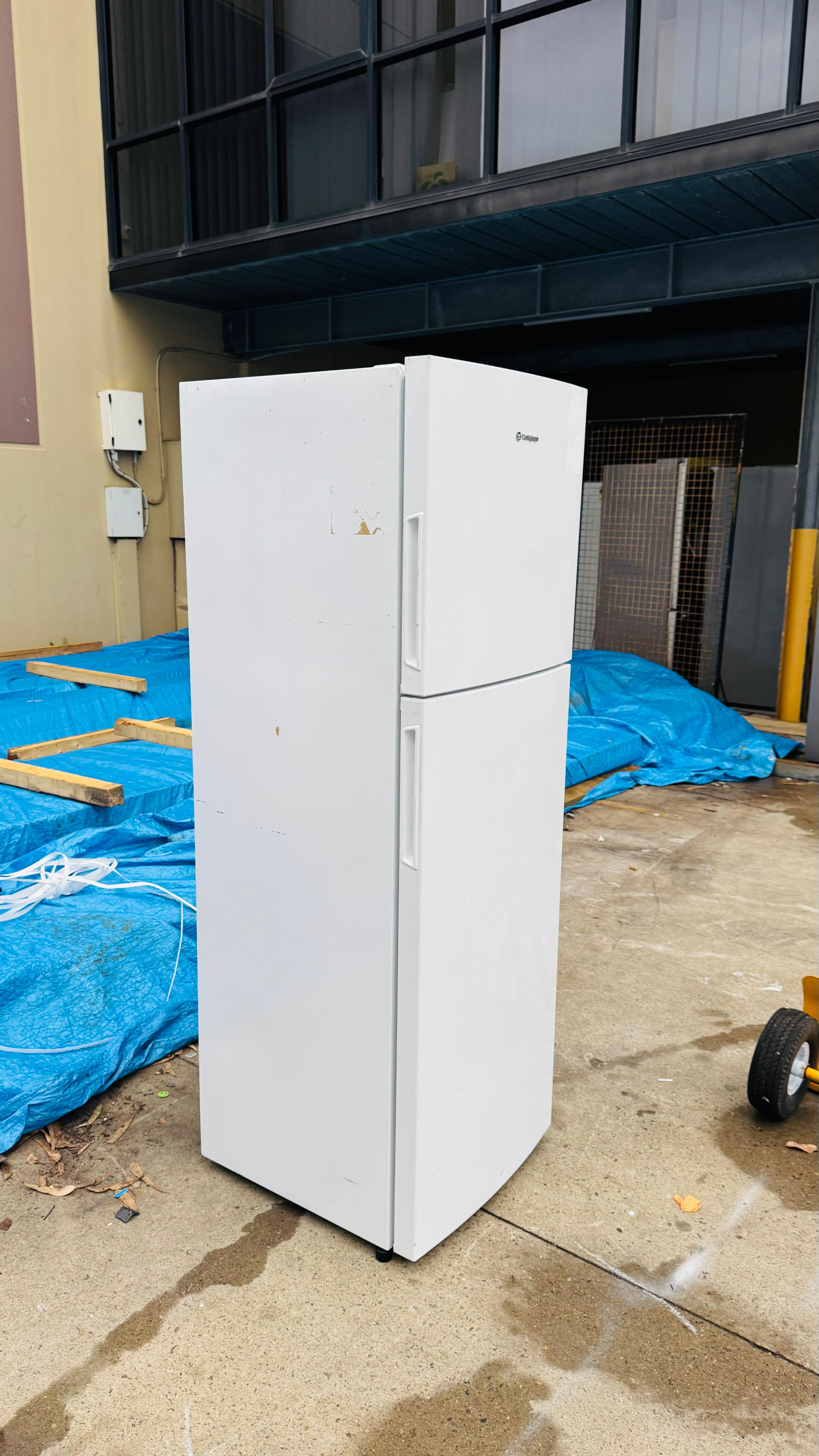 WESTINGHOUSE 275 LITRES FRIDGE FREEZER