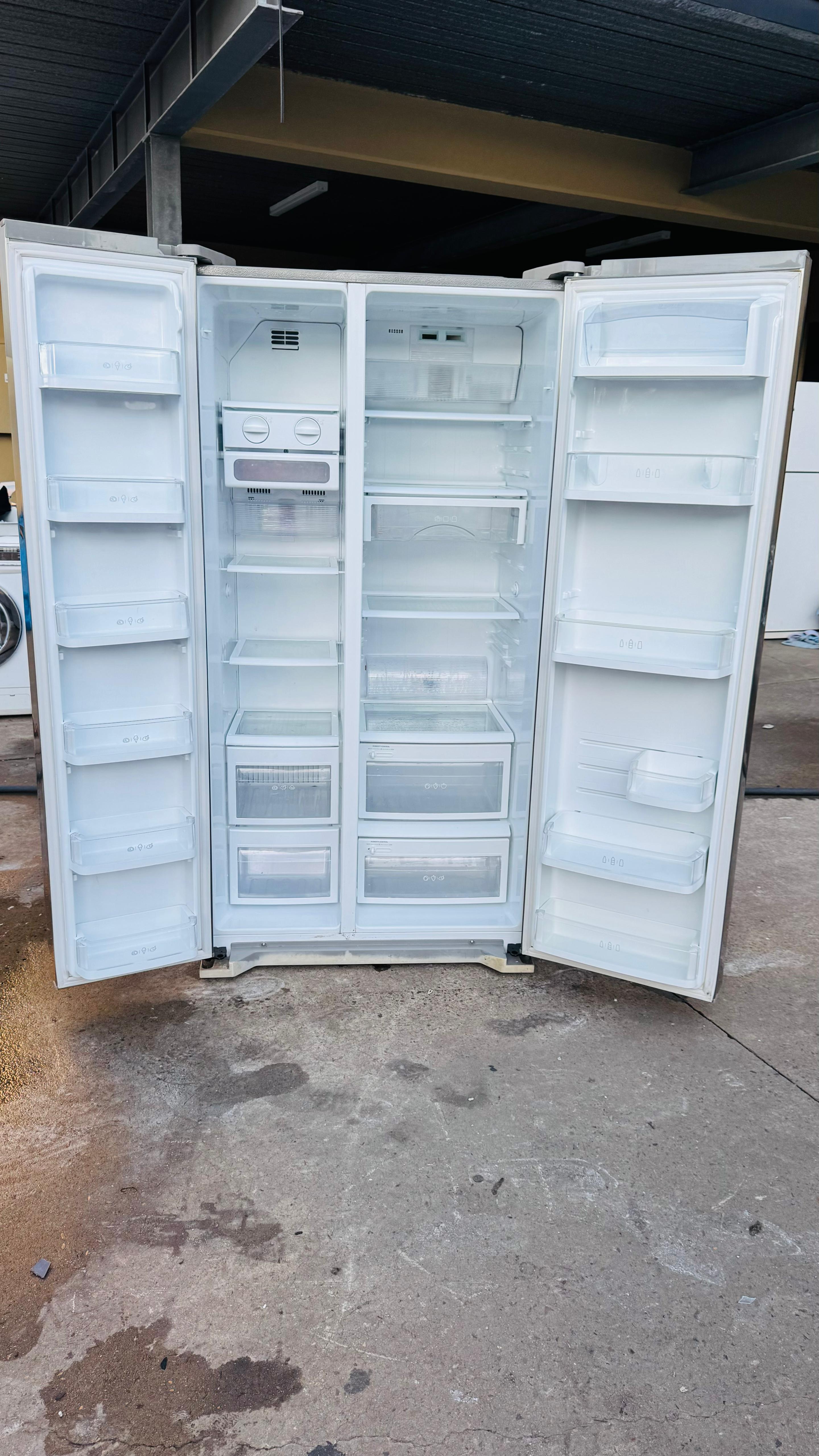 LG 641 LITRES SIDE BY SIDE DOOR FRIDGE FREEZER