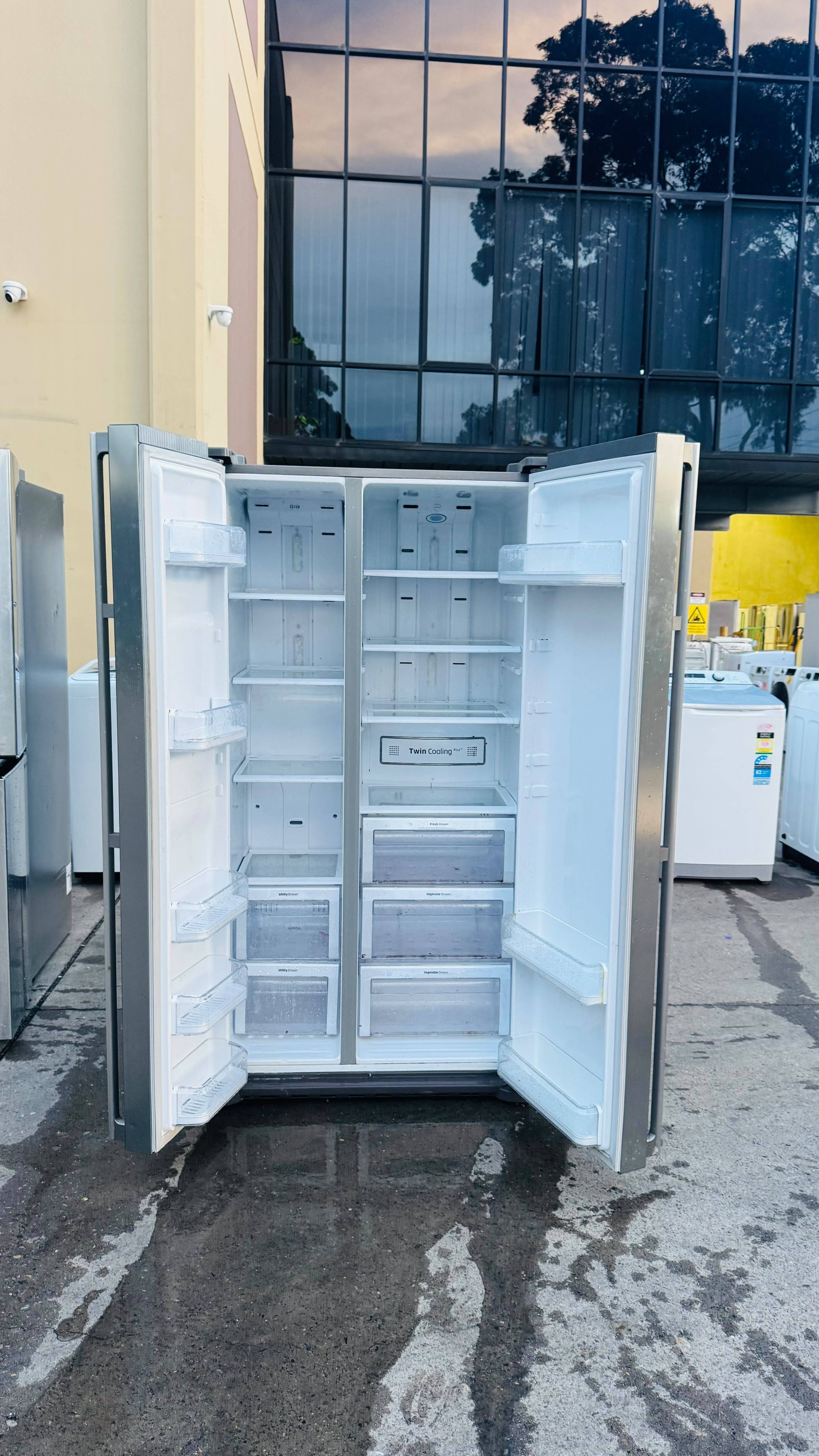 SAMSUNG 710 LITRES SIDE BY SIDE DOOR FRIDGE FREEZER