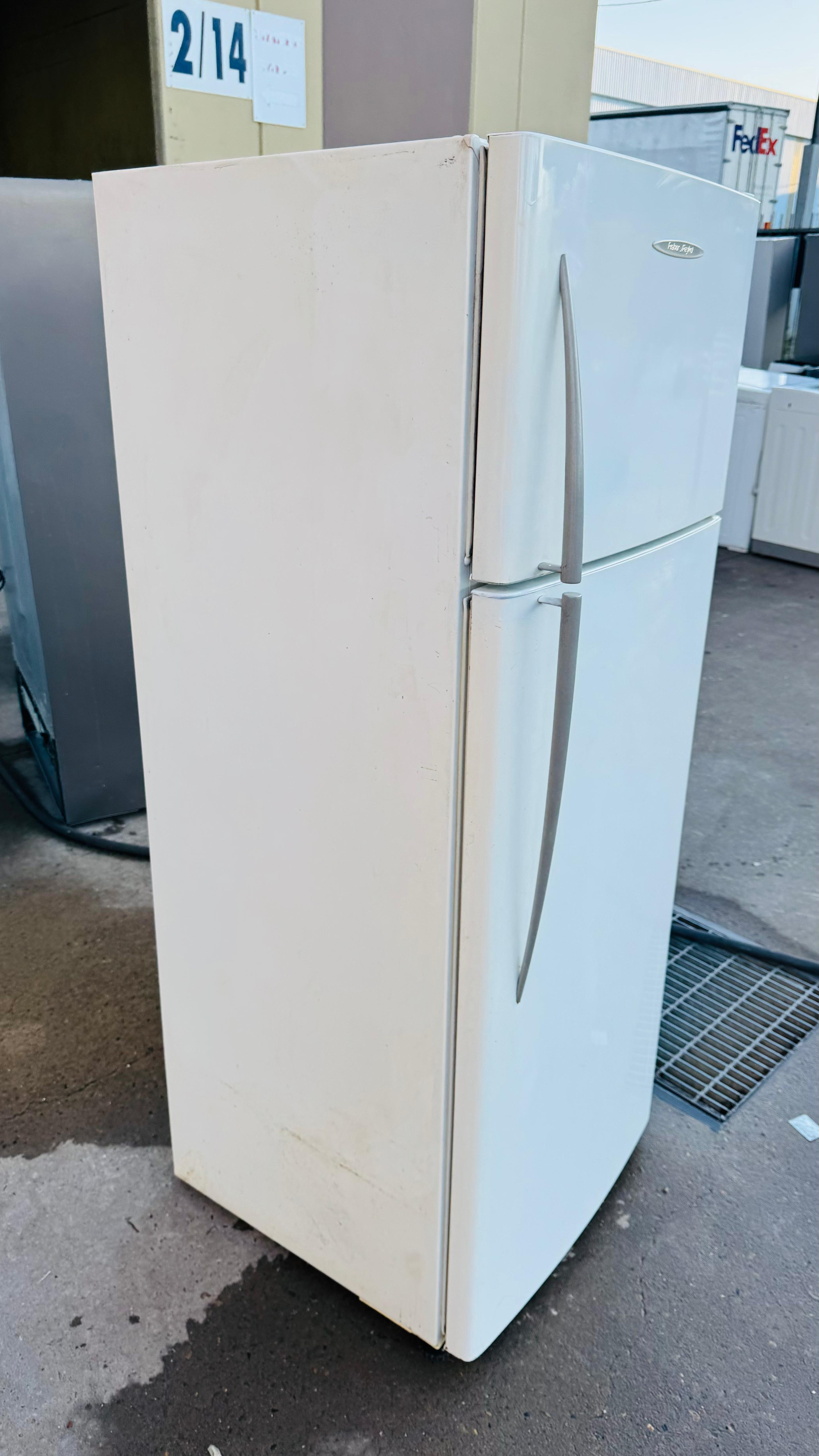 FISHER AND PAYKEL 441 LITRES FRIDGE FREEZER