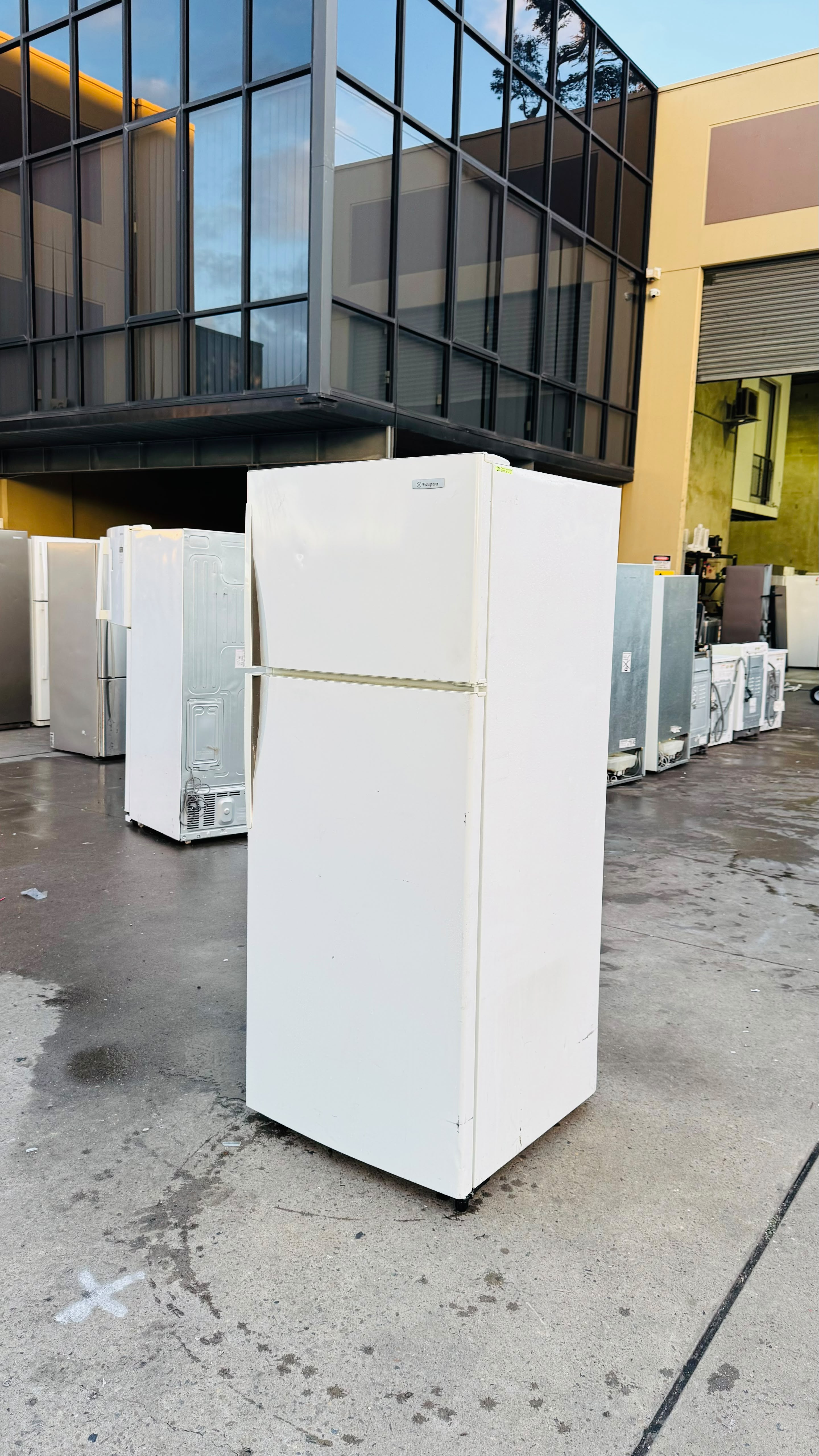 WESTINGHOUSE 440 LITRES FRIDGE FREEZER