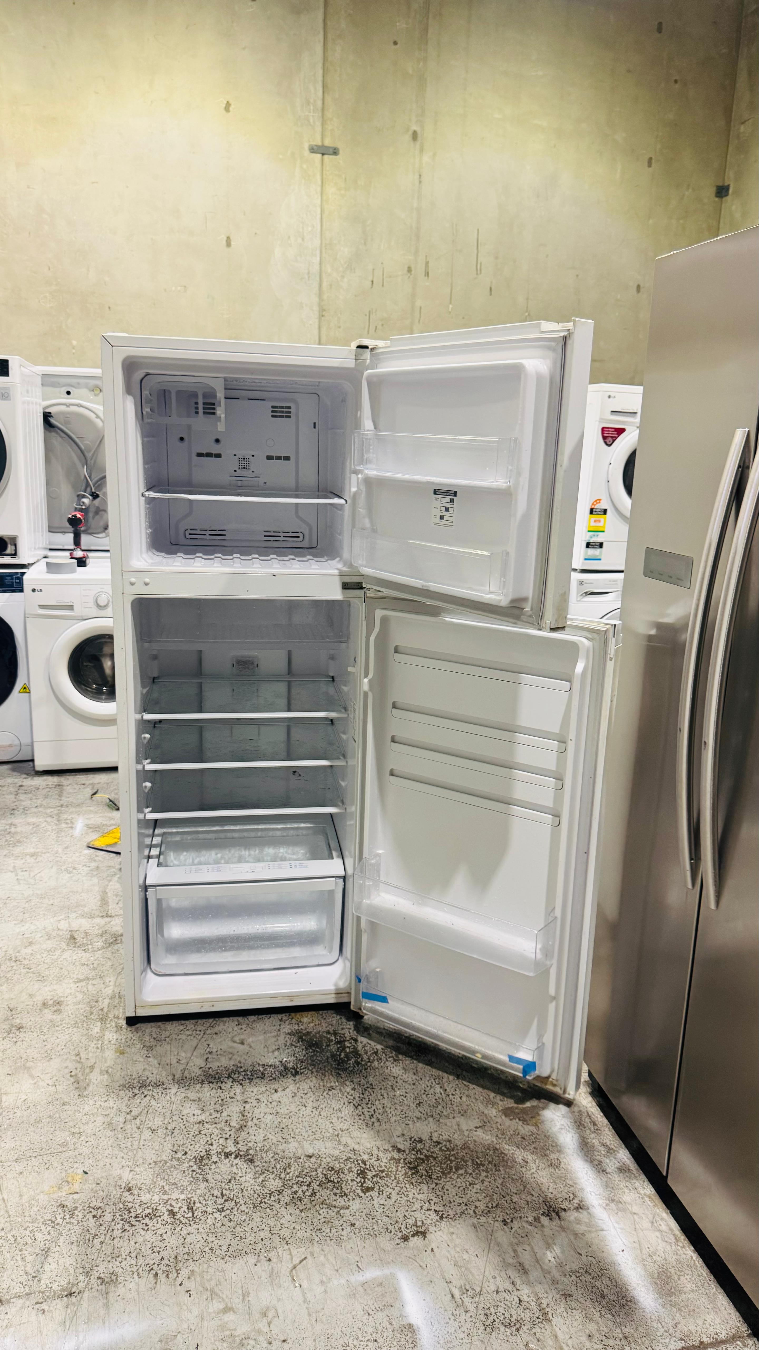 WESTINGHOUSE 339 LITRES FRIDGE FREEZER