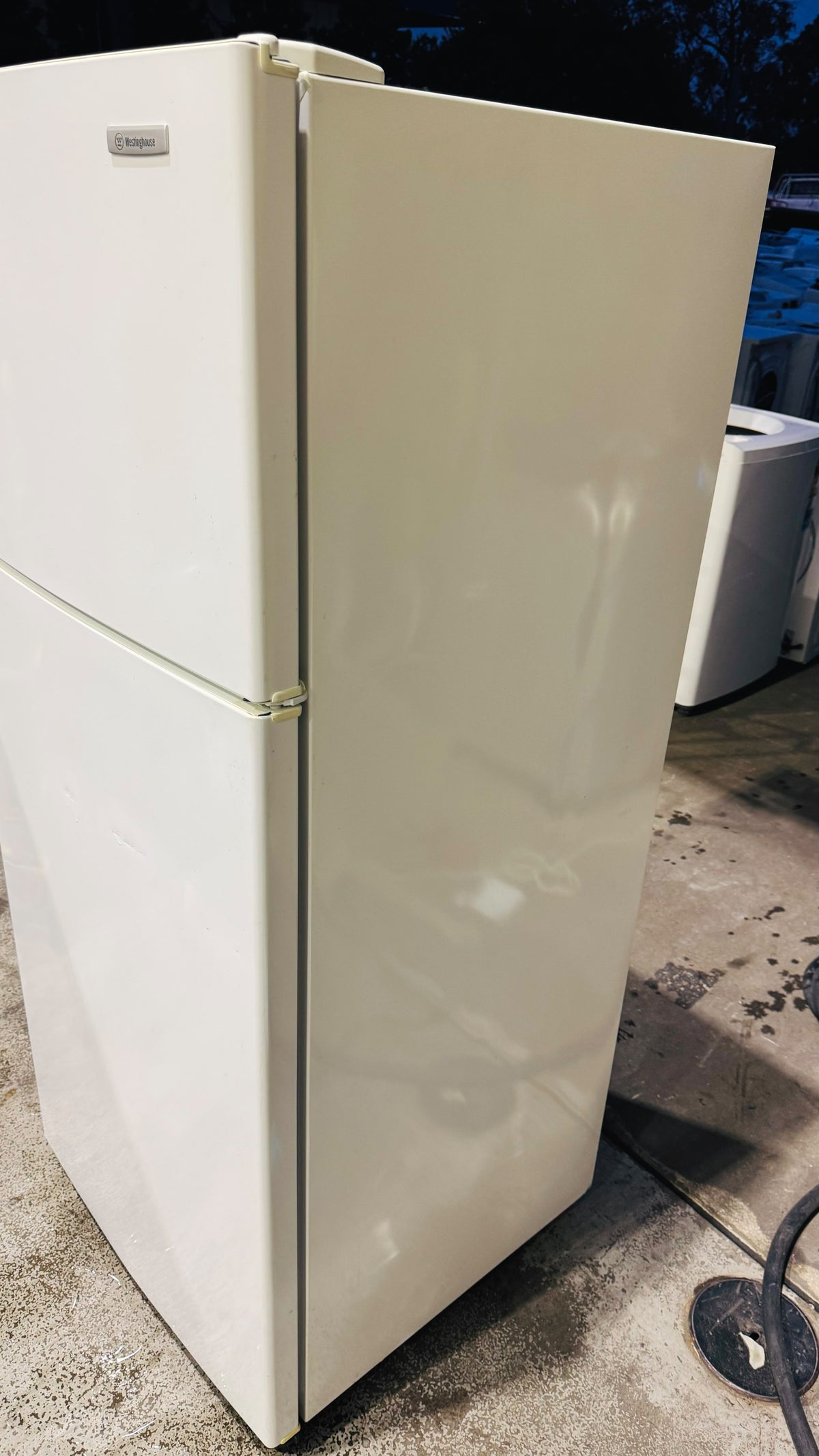 WESTINGHOUSE 420 LITRES FRIDGE FREEZER