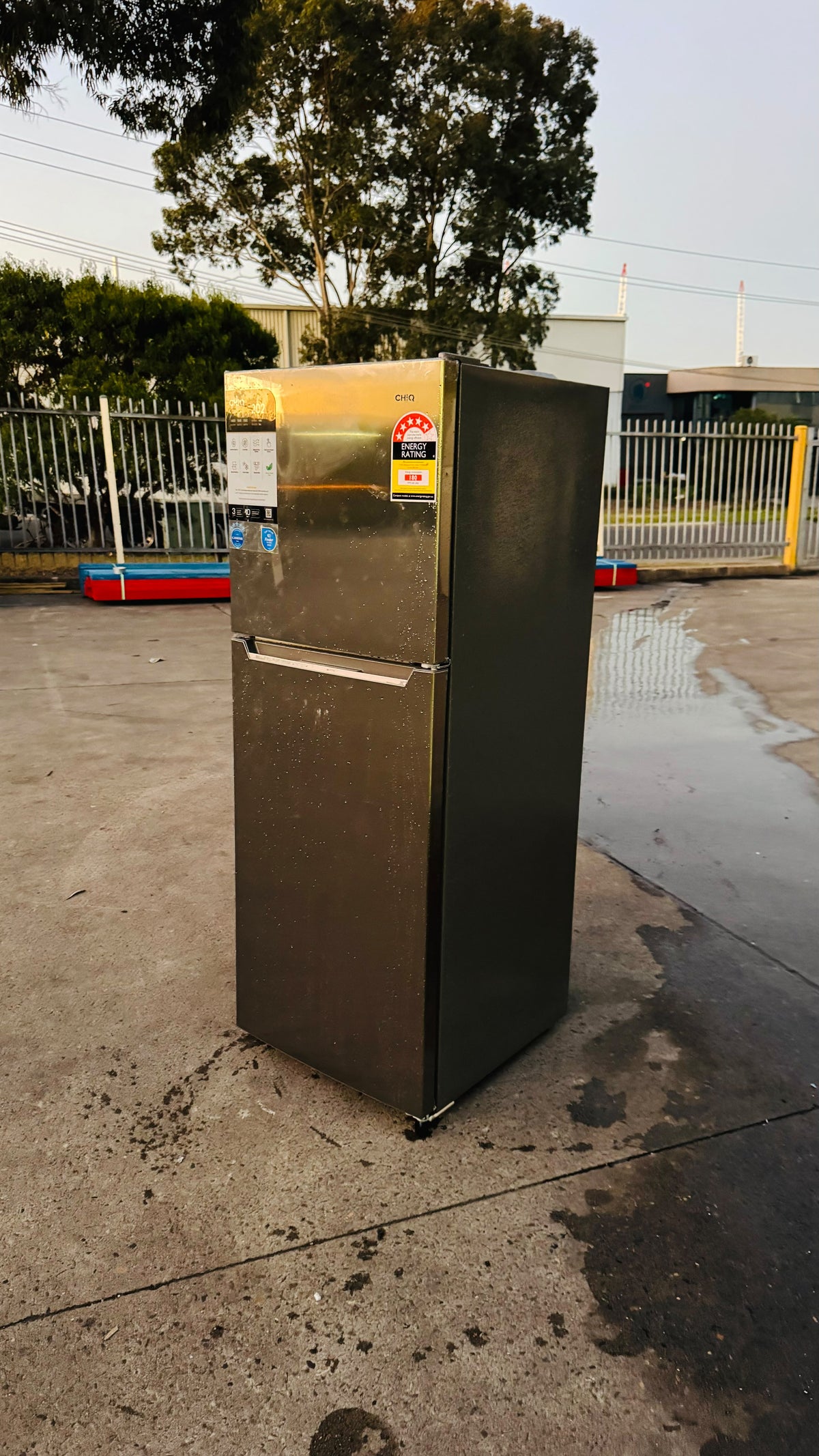 CHIQ 202 LITRES FRIDGE FREEZER