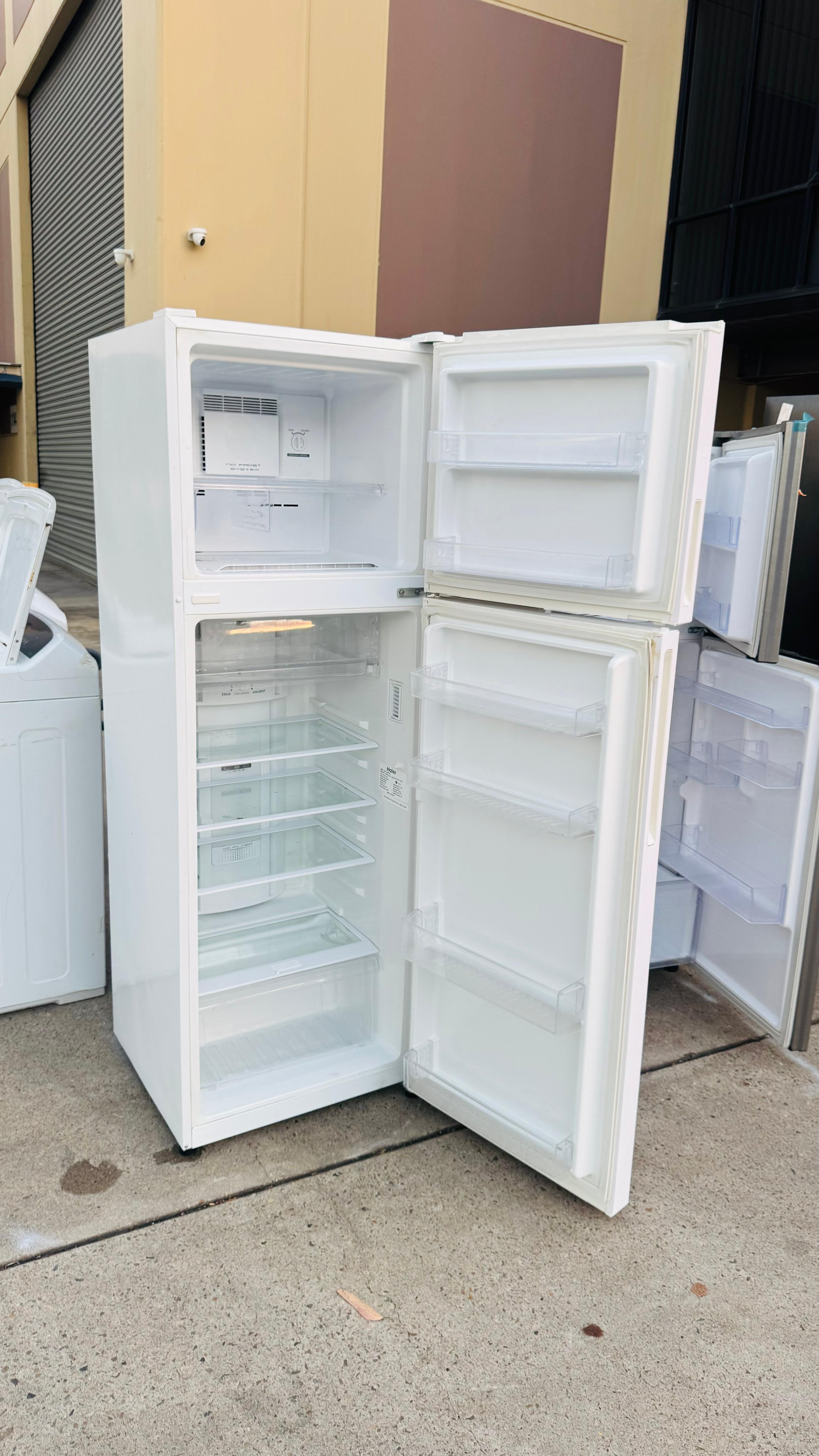 HAIER 335 LITRES FRIDGE FREEZER