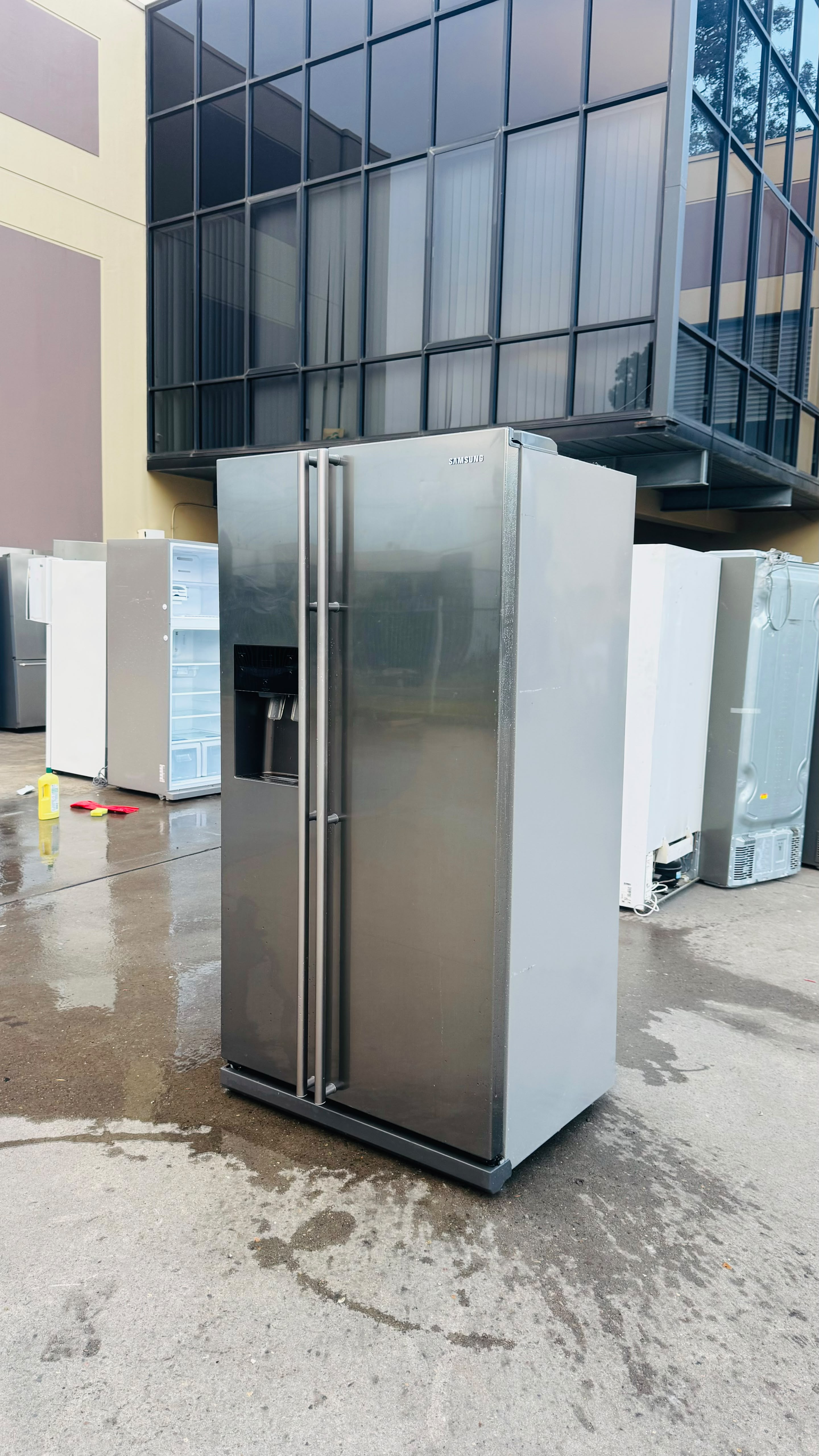 SAMSUNG 585 LITRES SIDE BY SIDE DOOR  FRIDGE FREEZER