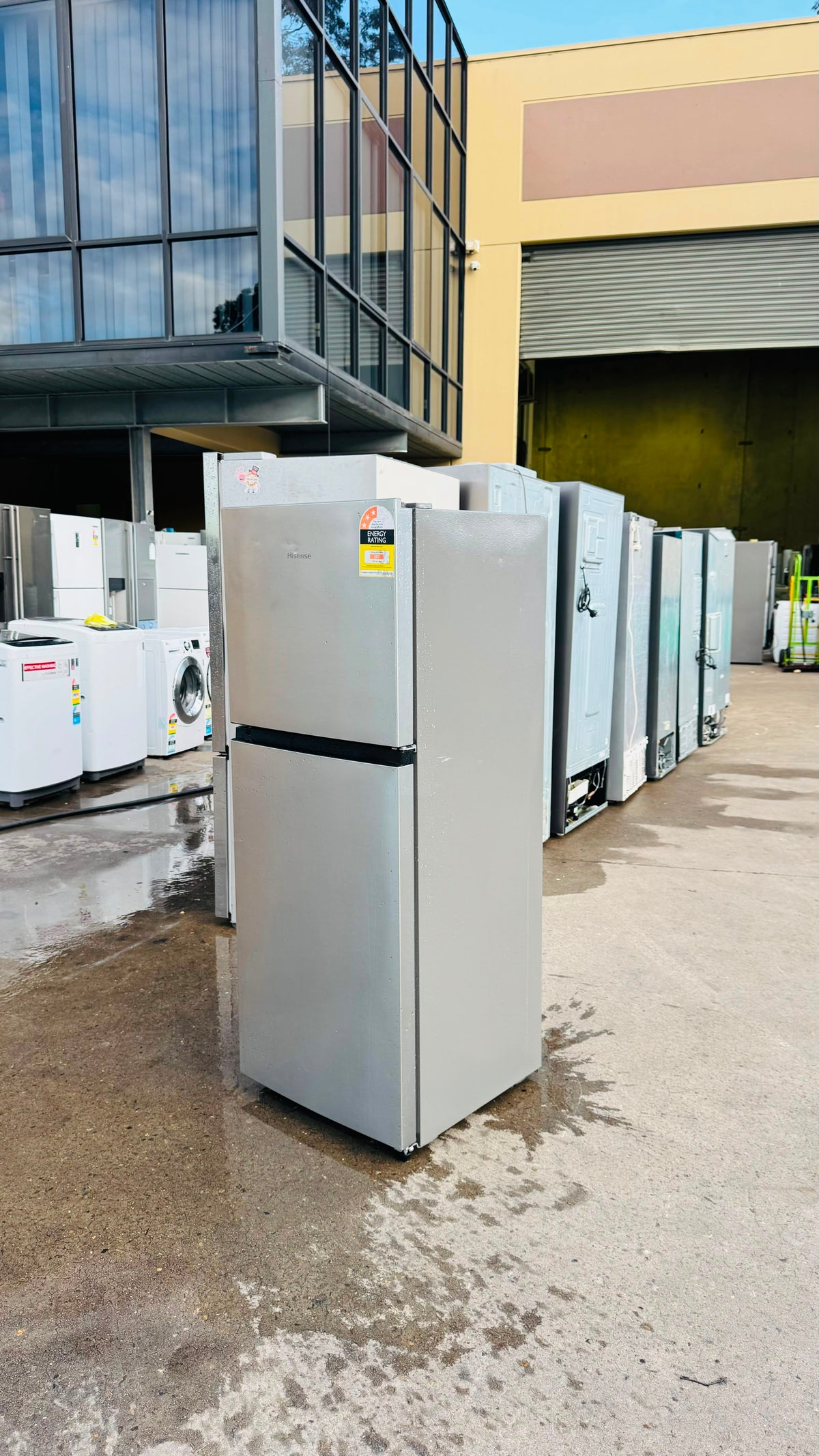 HISENSE 223 LITRES FRIDGE FREEZER