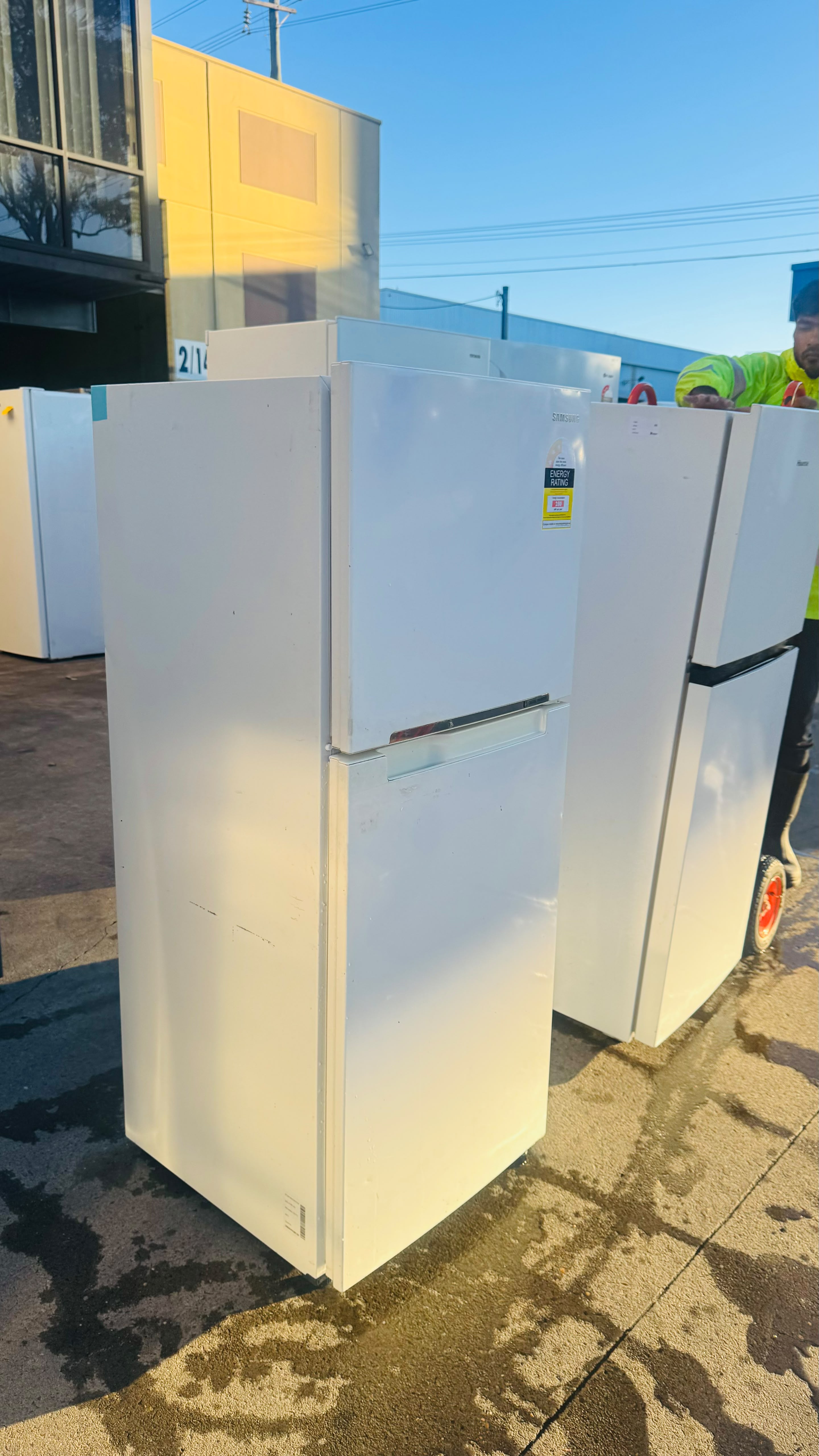 SAMSUNG 255 LITRES FRIDGE FREEZER