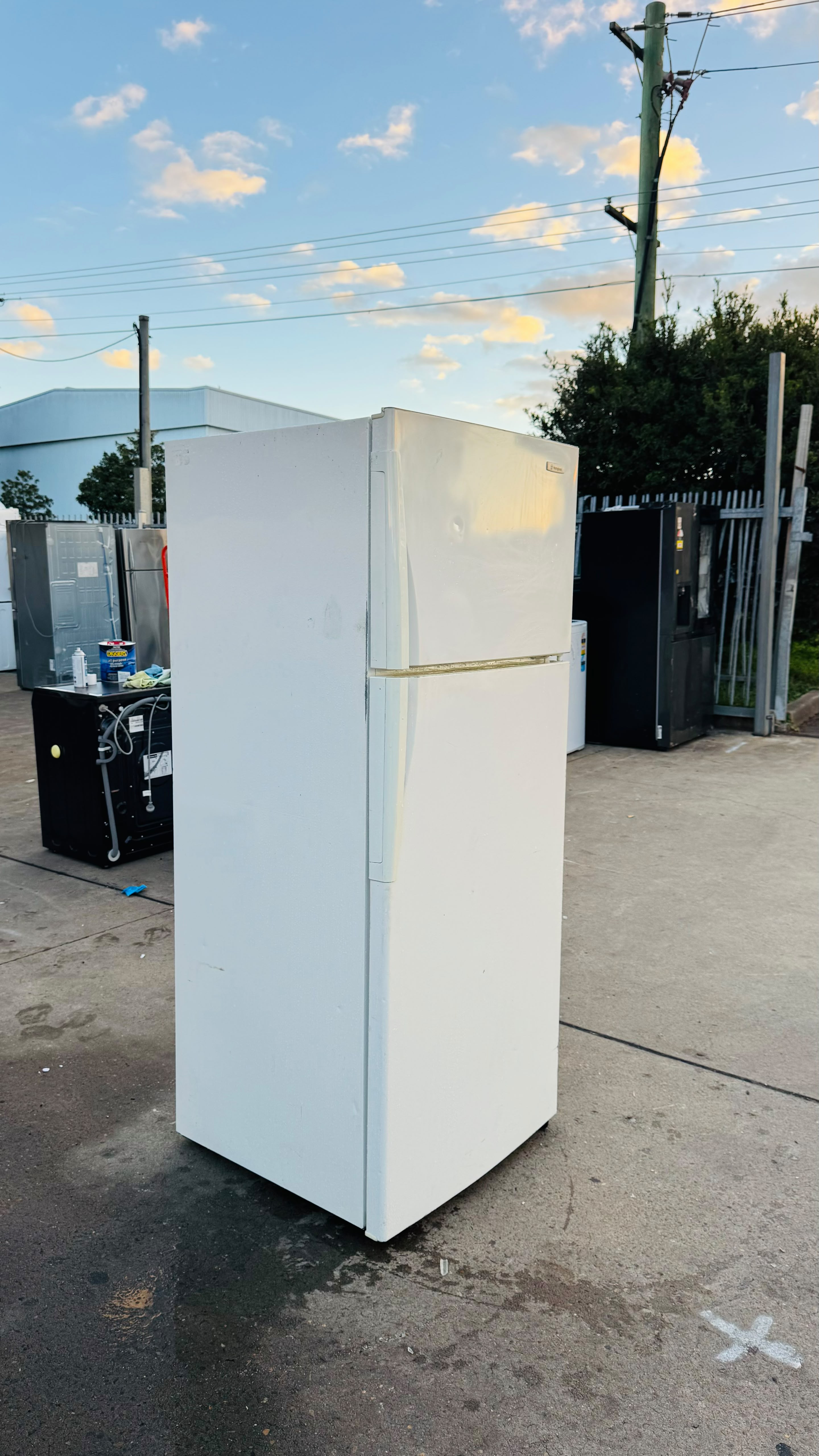 WESTINGHOUSE 440 LITRES FRIDGE FREEZER