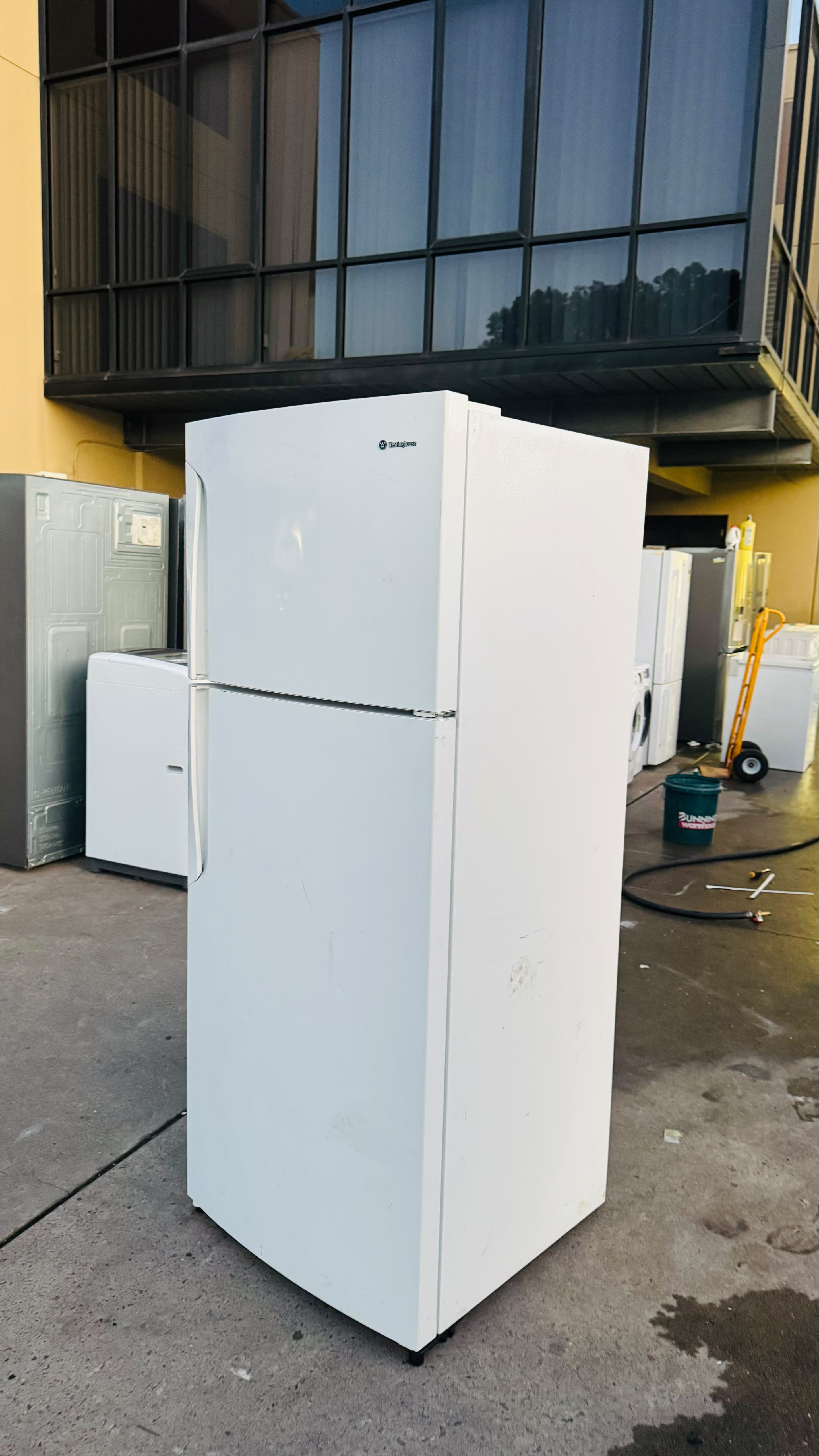WESTINGHOUSE 462 LITRES FRIDGE FREEZER