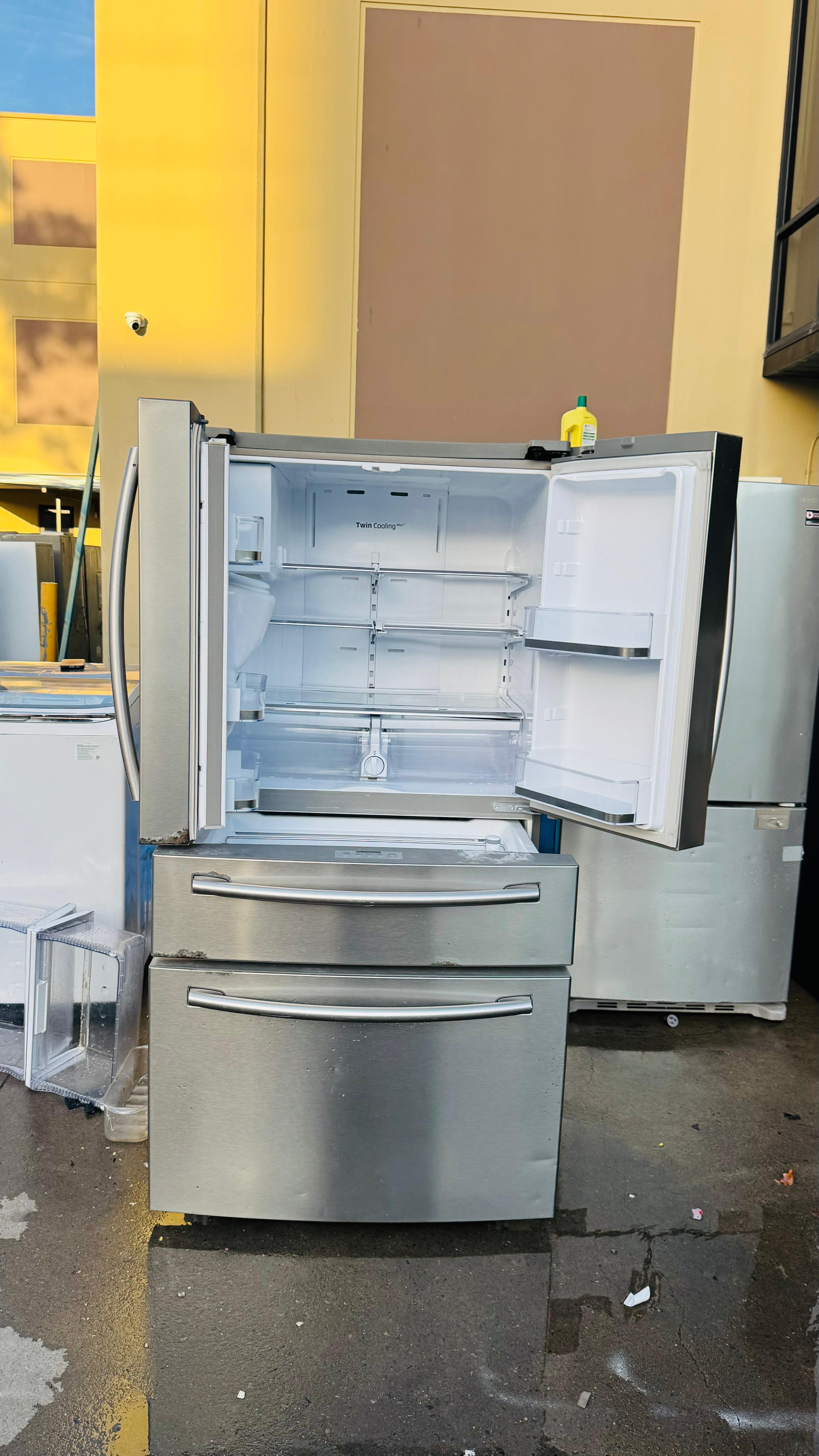 SAMSUNG 680 LITRES FRENCH DOOR FRIDGE FREEZER