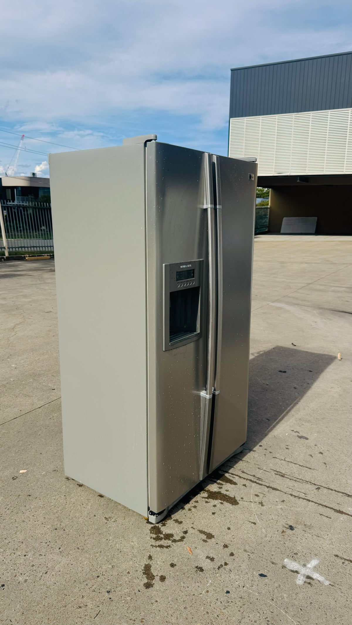 LG 567 LITRES SIDE BY SIDE FRIDGE FREEZER