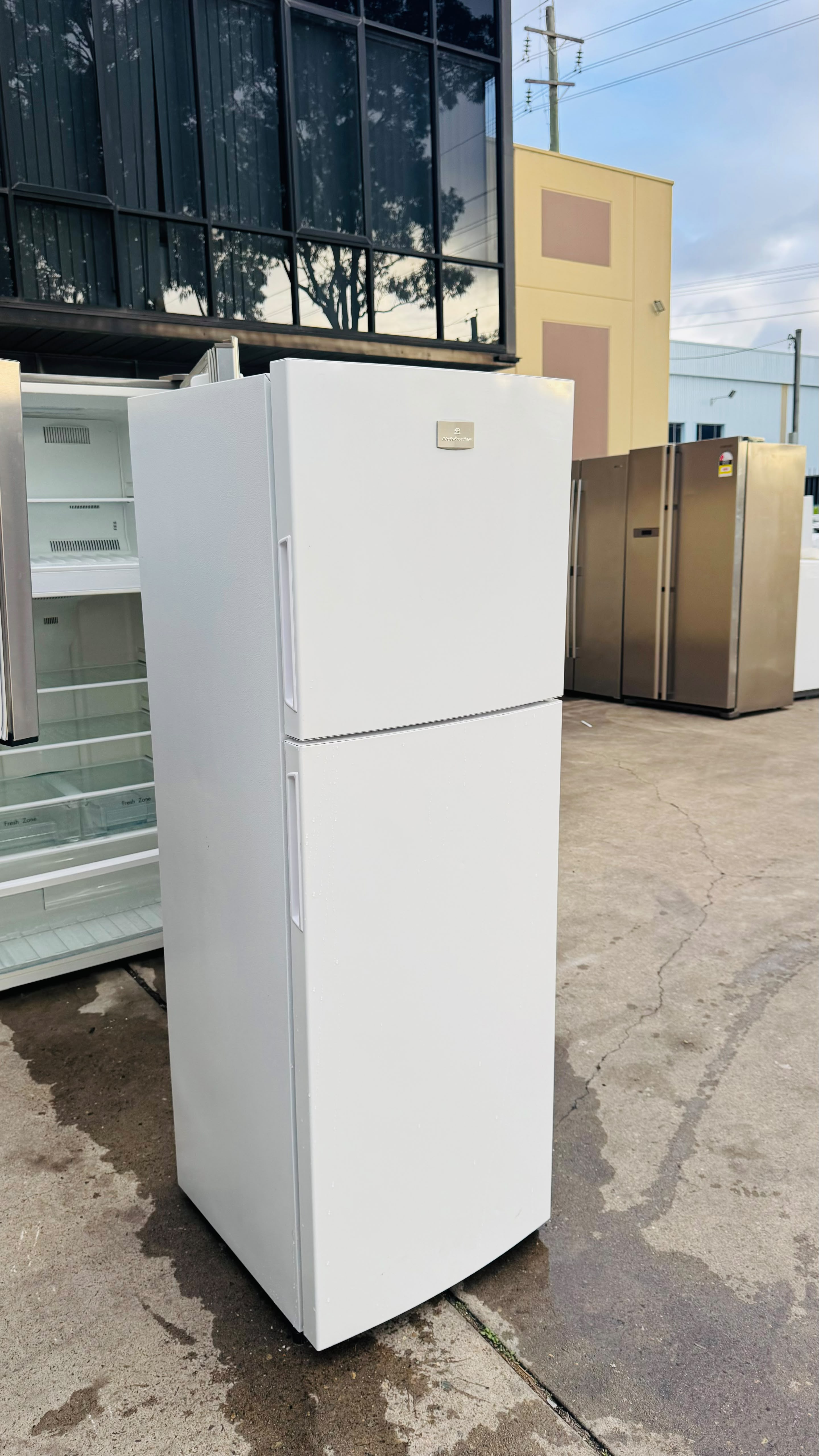 KELVINATOR 275 LITRES FRIDGE FREEZER
