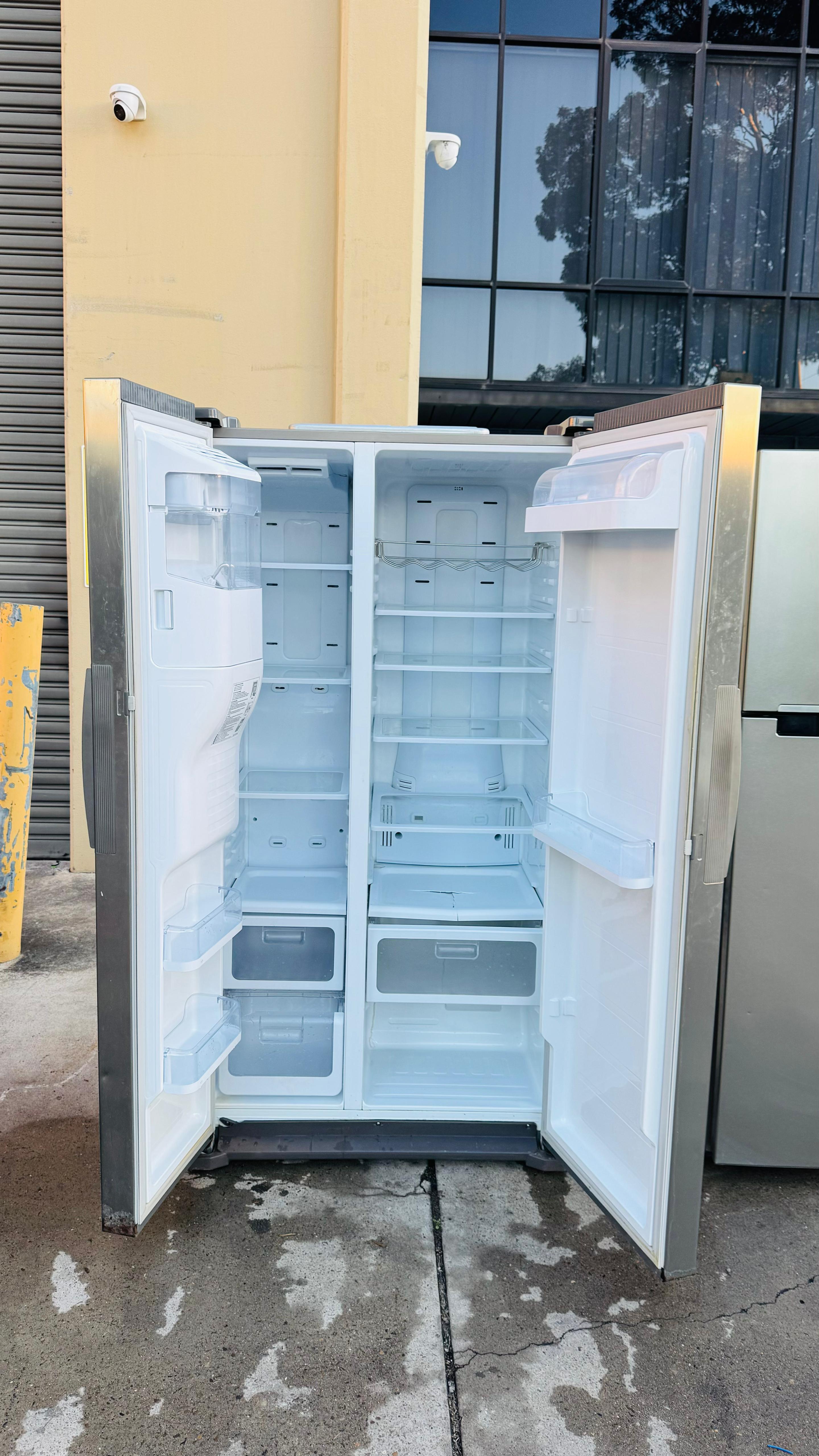 SAMSUNG 611 LITRES SIDE BY SIDE DOOR FRIDGE FREEZER