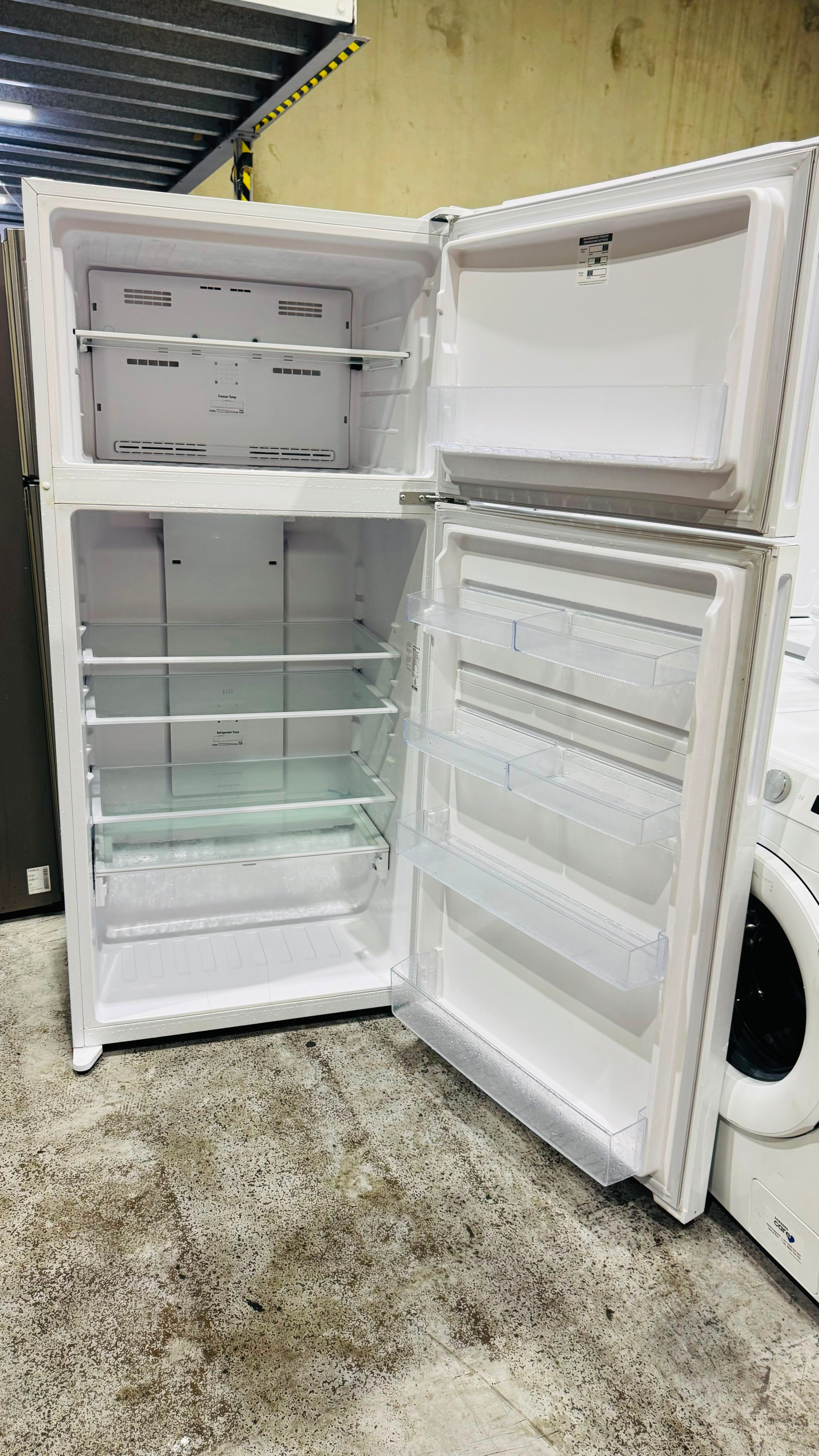 KELVINATOR 536 LITRES FRIDGE FREEZER