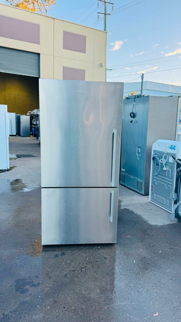 FISHER AND PAYKEL 519 LITRES FRIDGE FREEZER