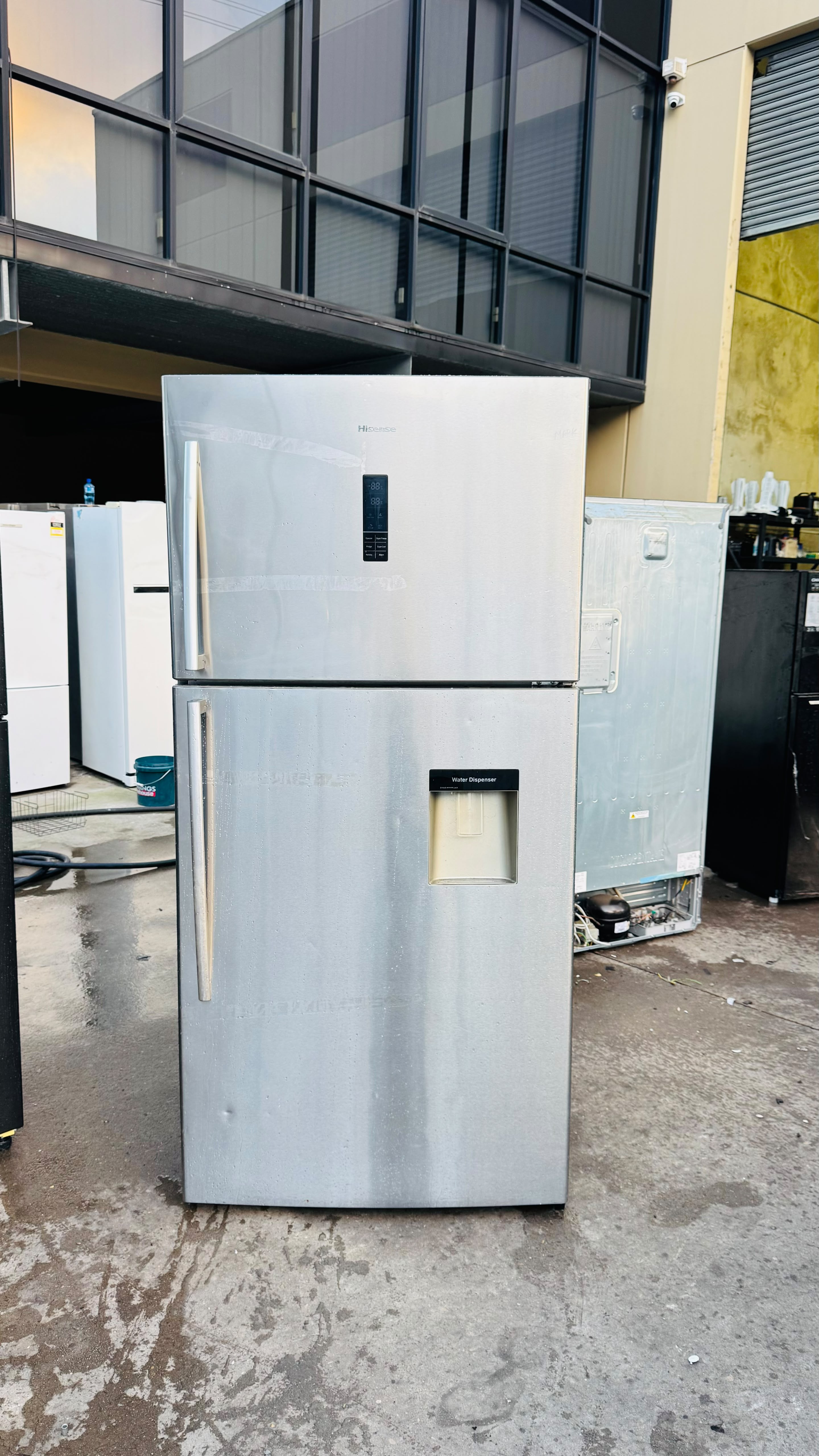 HISENSE 593 LITRES FRIDGE FREEZER