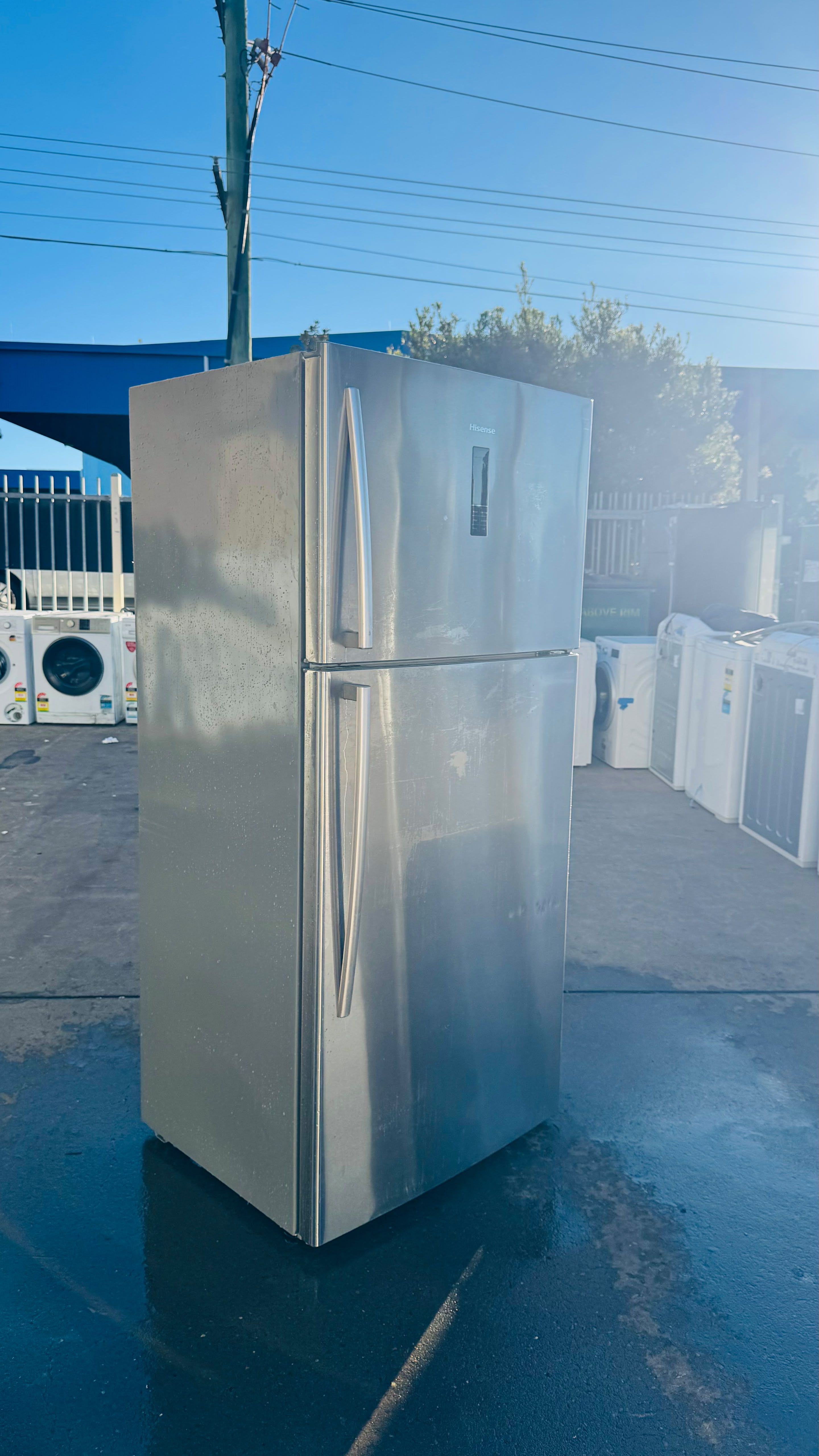 HISENSE 526 LITRES FRIDGE FREEZER