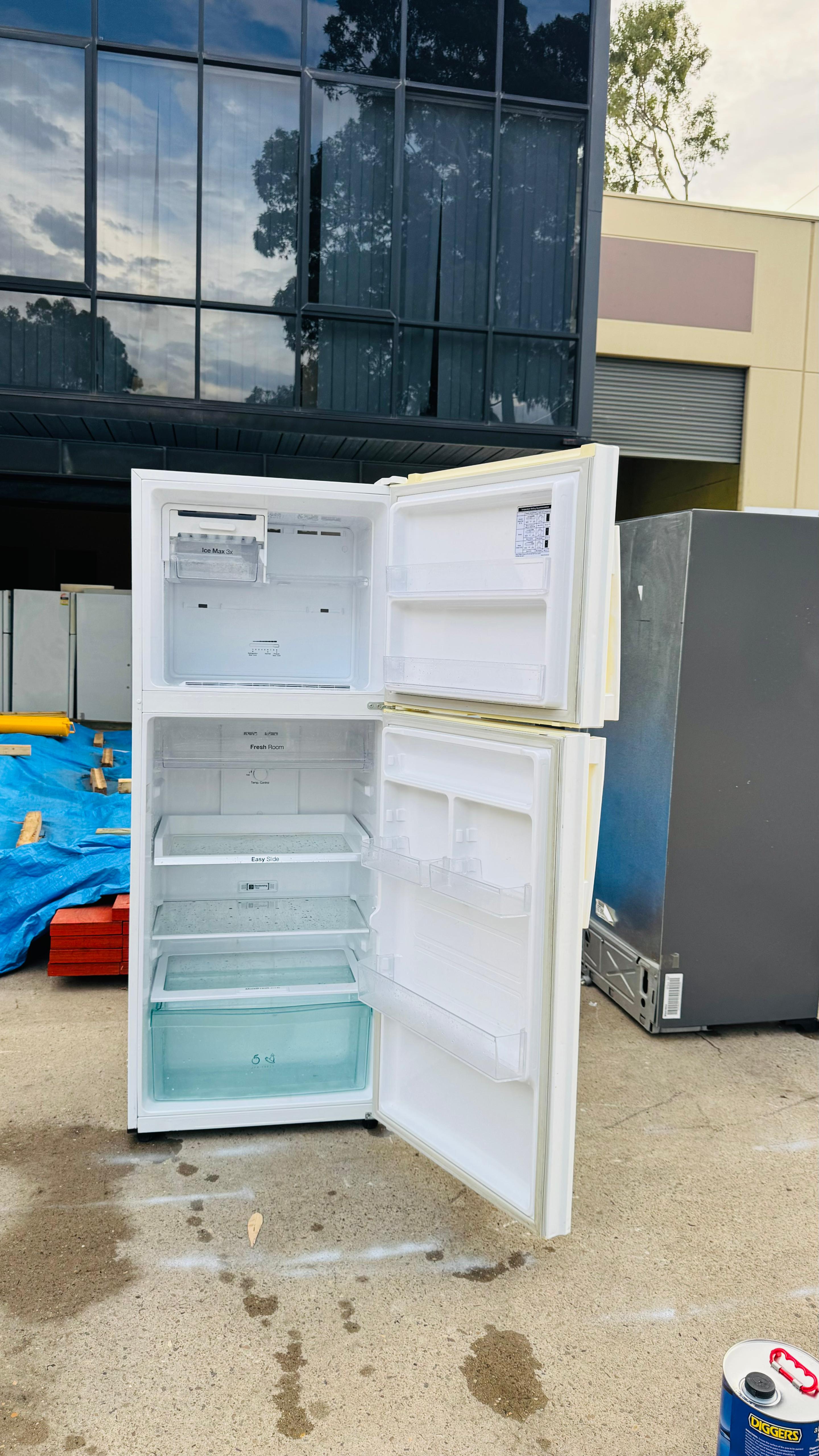 SAMSUNG 392 LITRES FRIDGE FREEZER