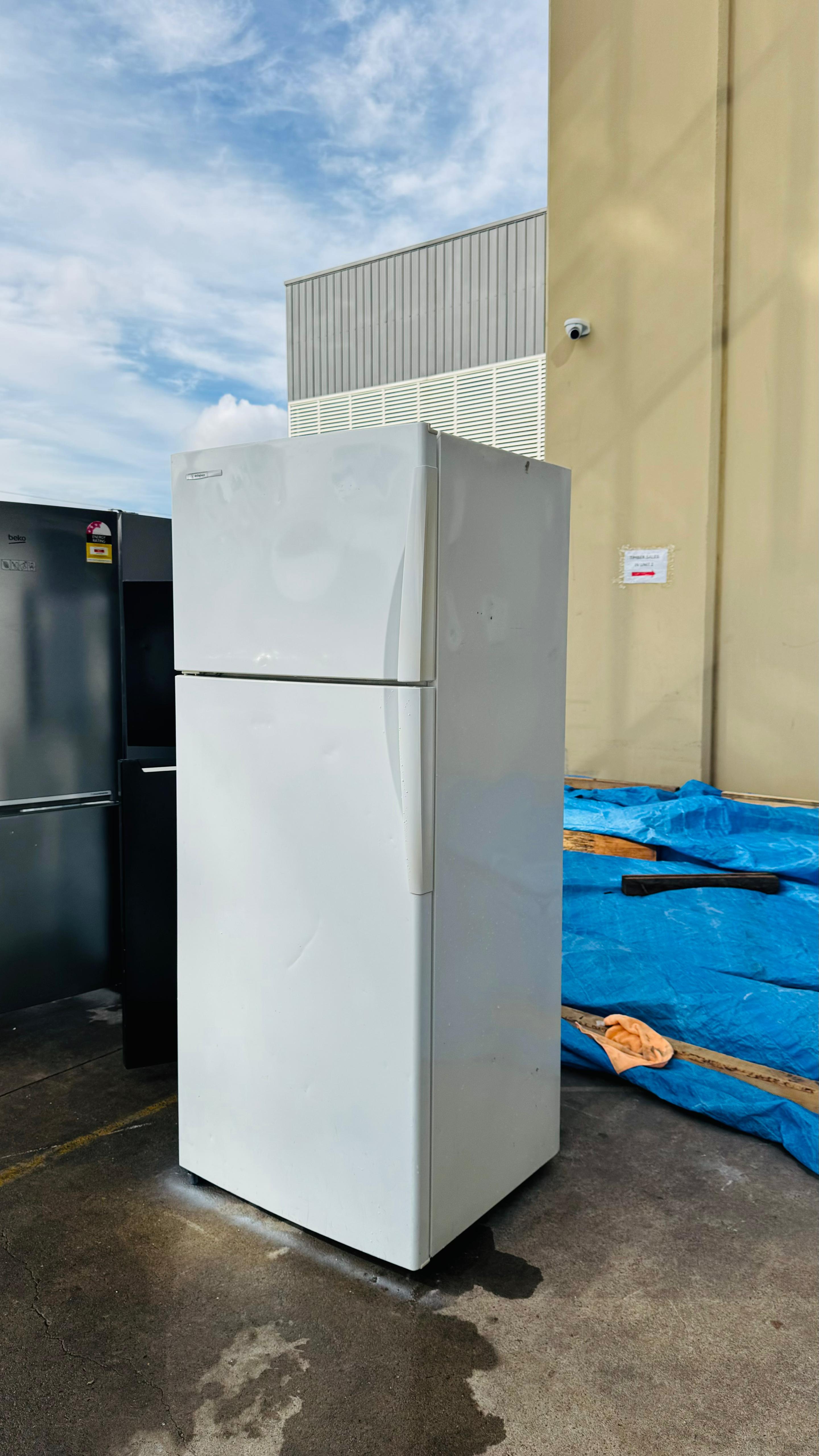 WESTINGHOUSE 393 LITRES FRIDGE FREEZER