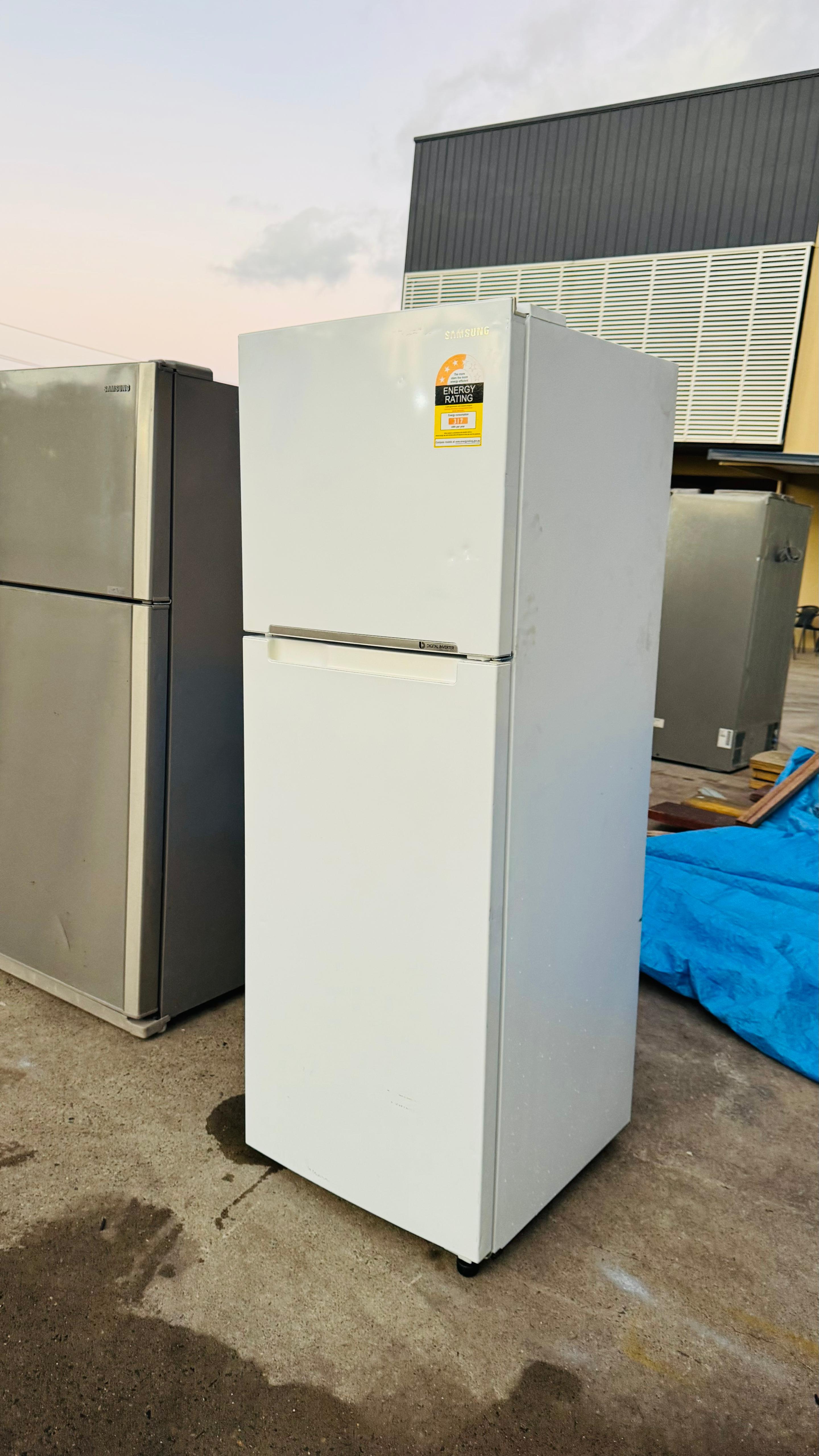 SAMSUNG 343 LITRES FRIDGE FREEZER