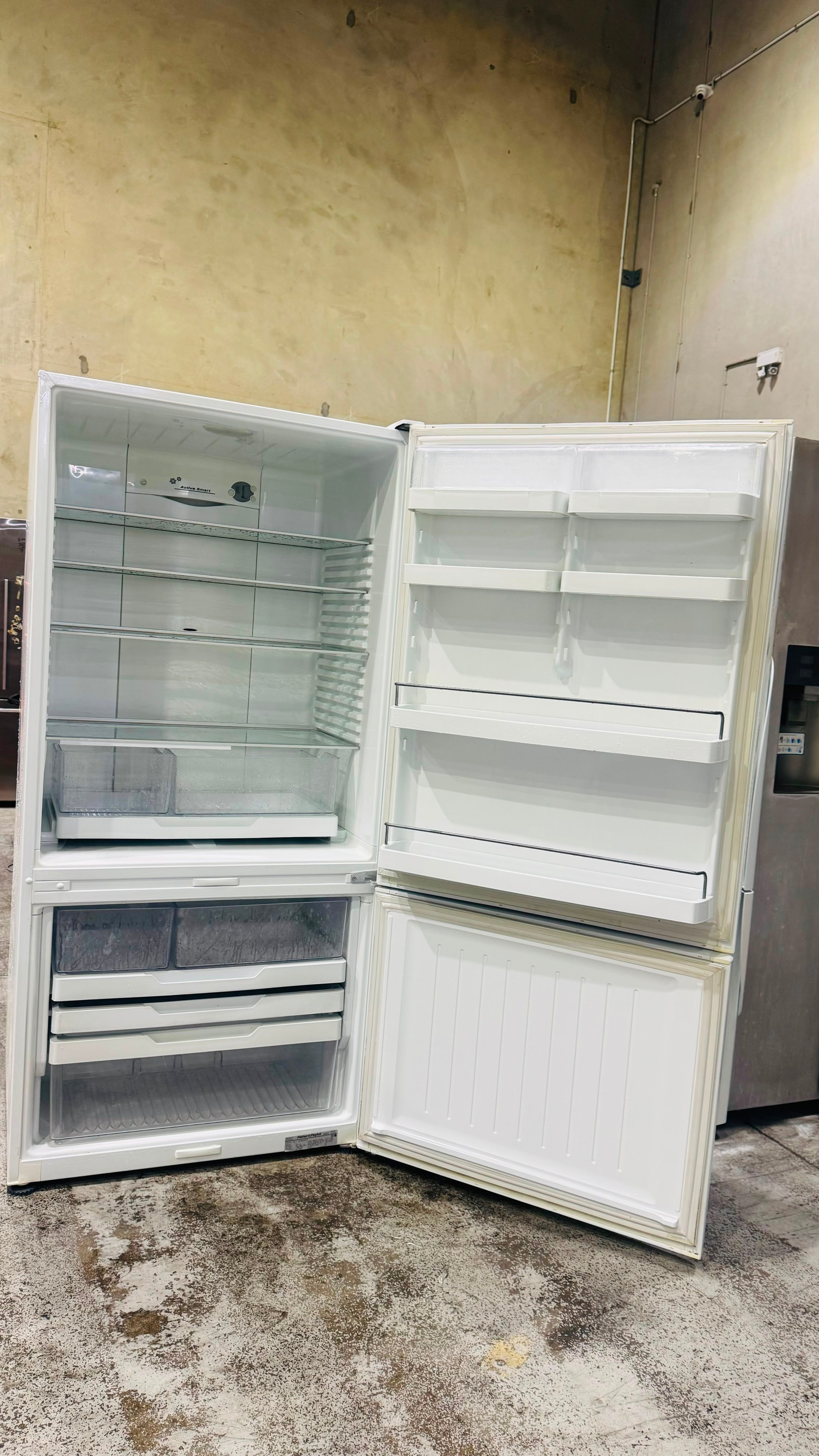 FISHER AND PAYKEL 519 LITRES FRIDGE FREEZER