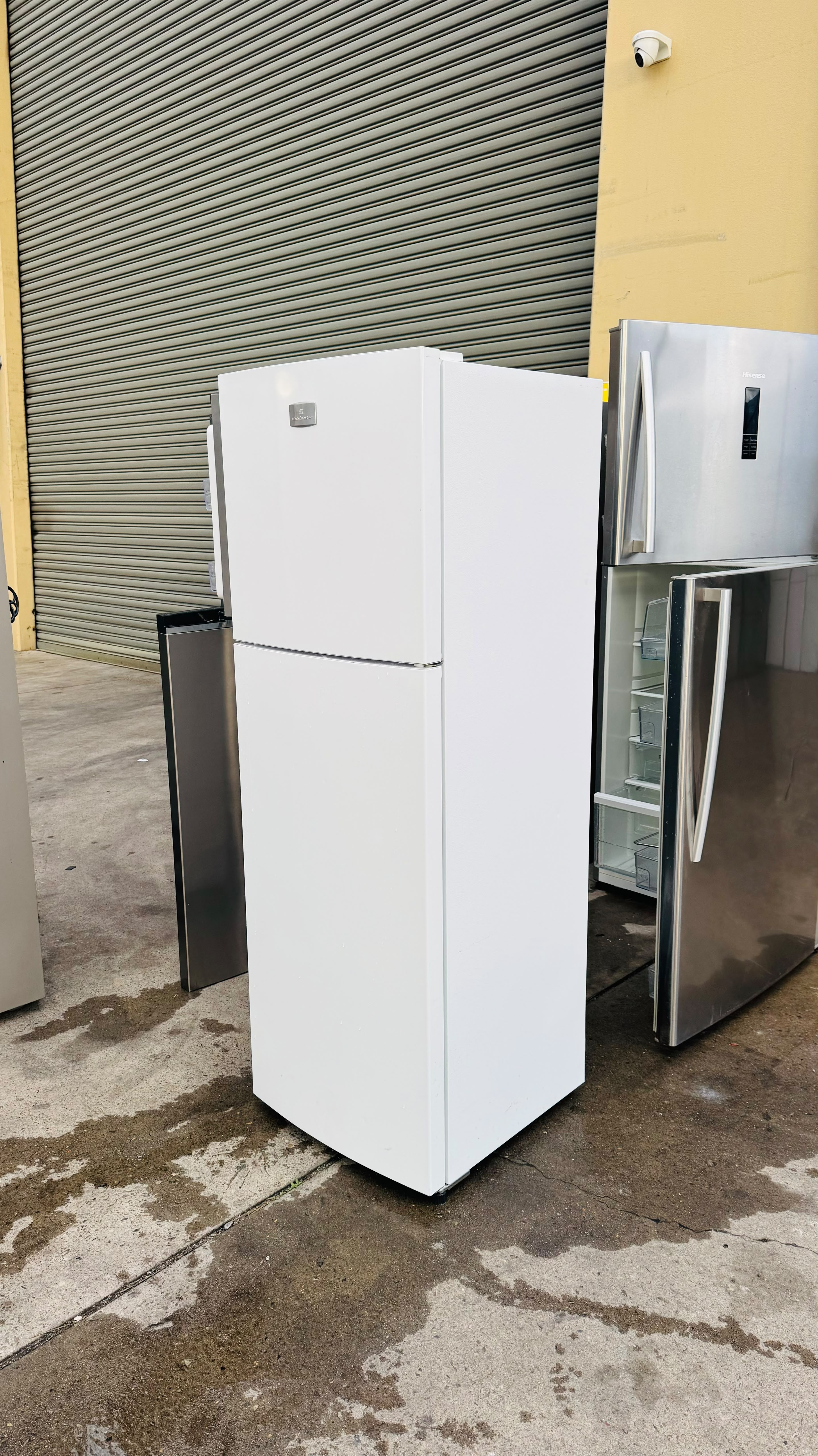 KELVINATOR 275 LITRES FRIDGE FREEZER