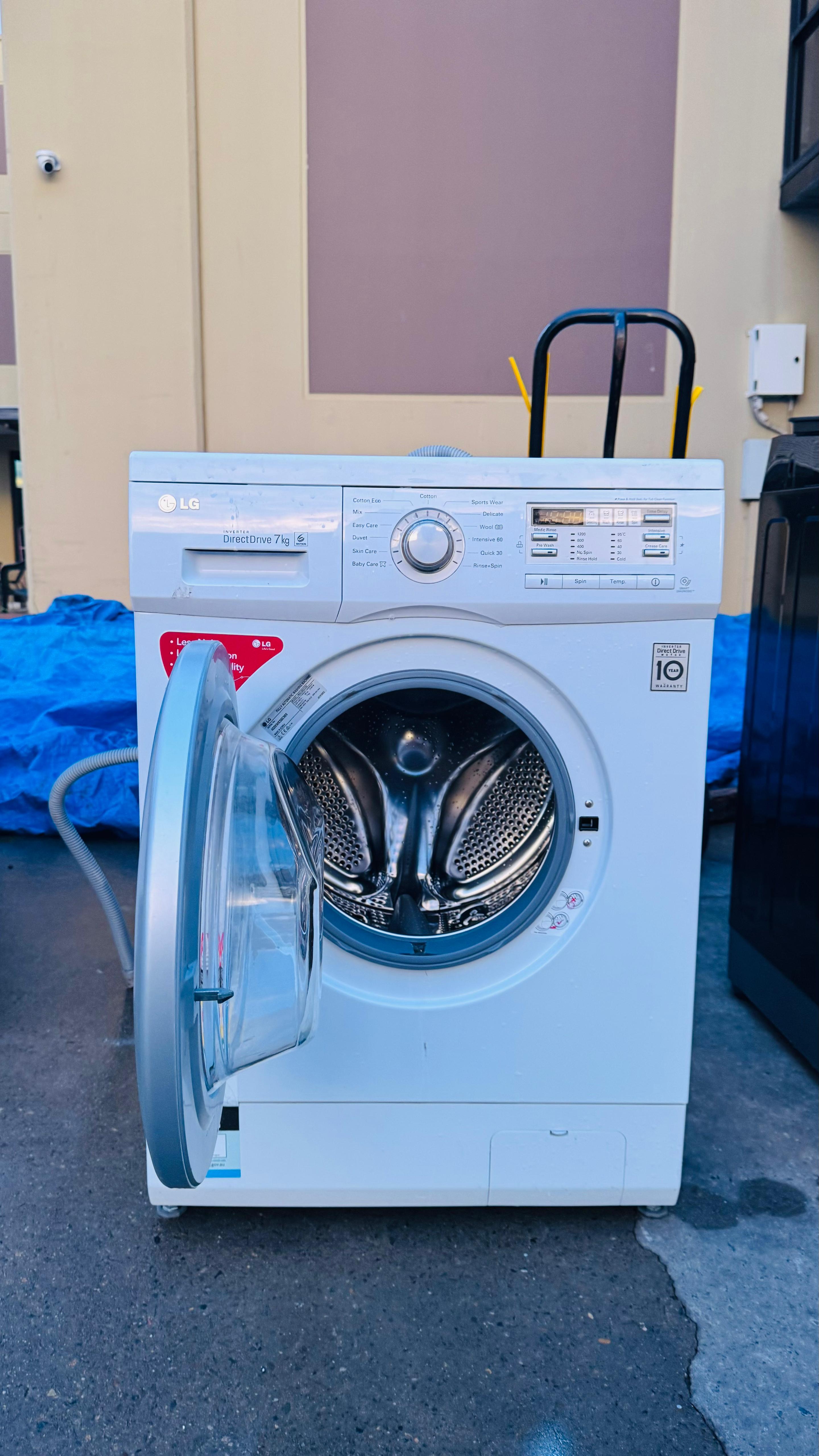 LG 7KGS FRONT LOADER WASHING MACHINE
