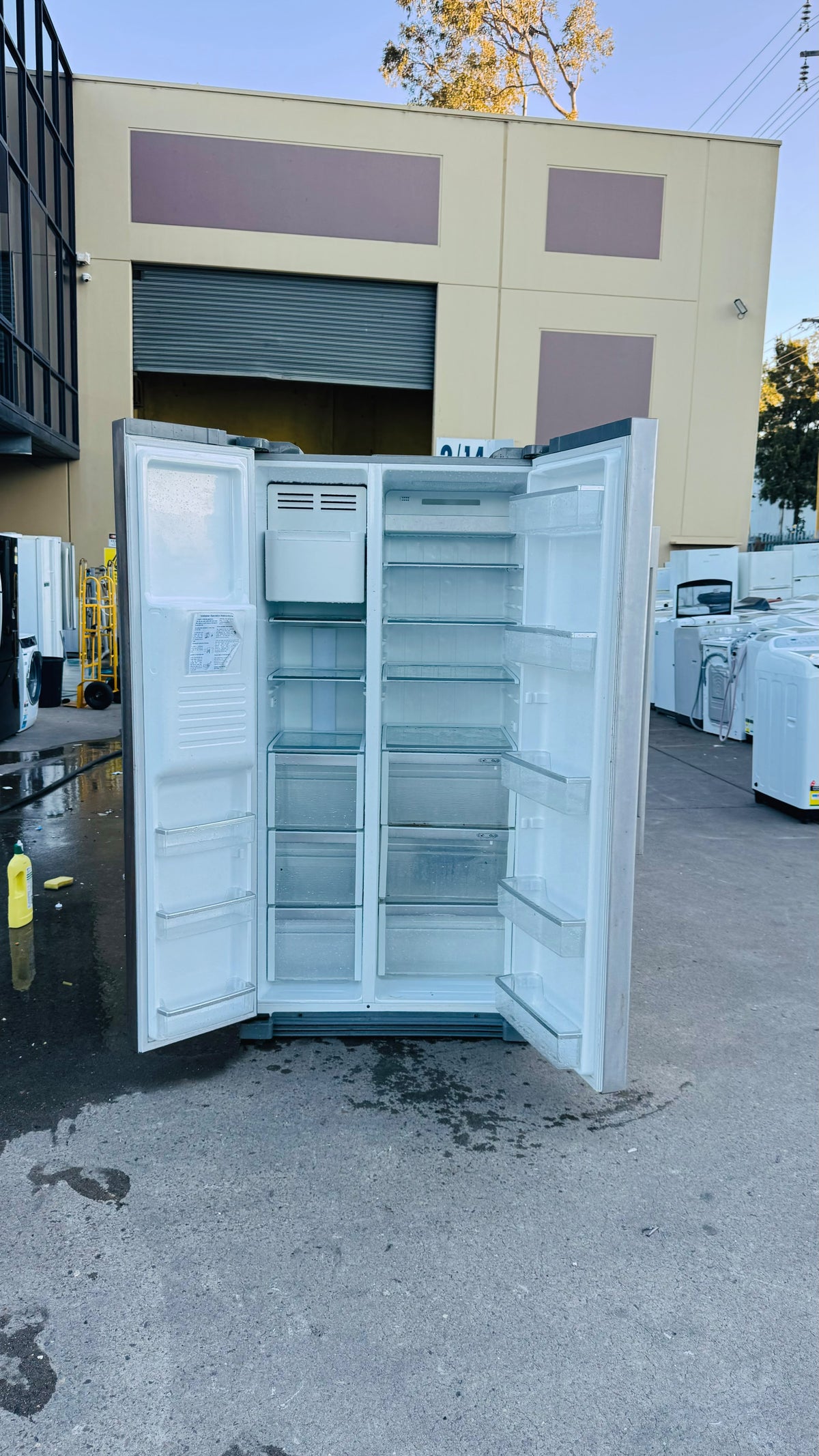 FISHER AND PAYKEL 611 LITRES FRIDGE FREEZER