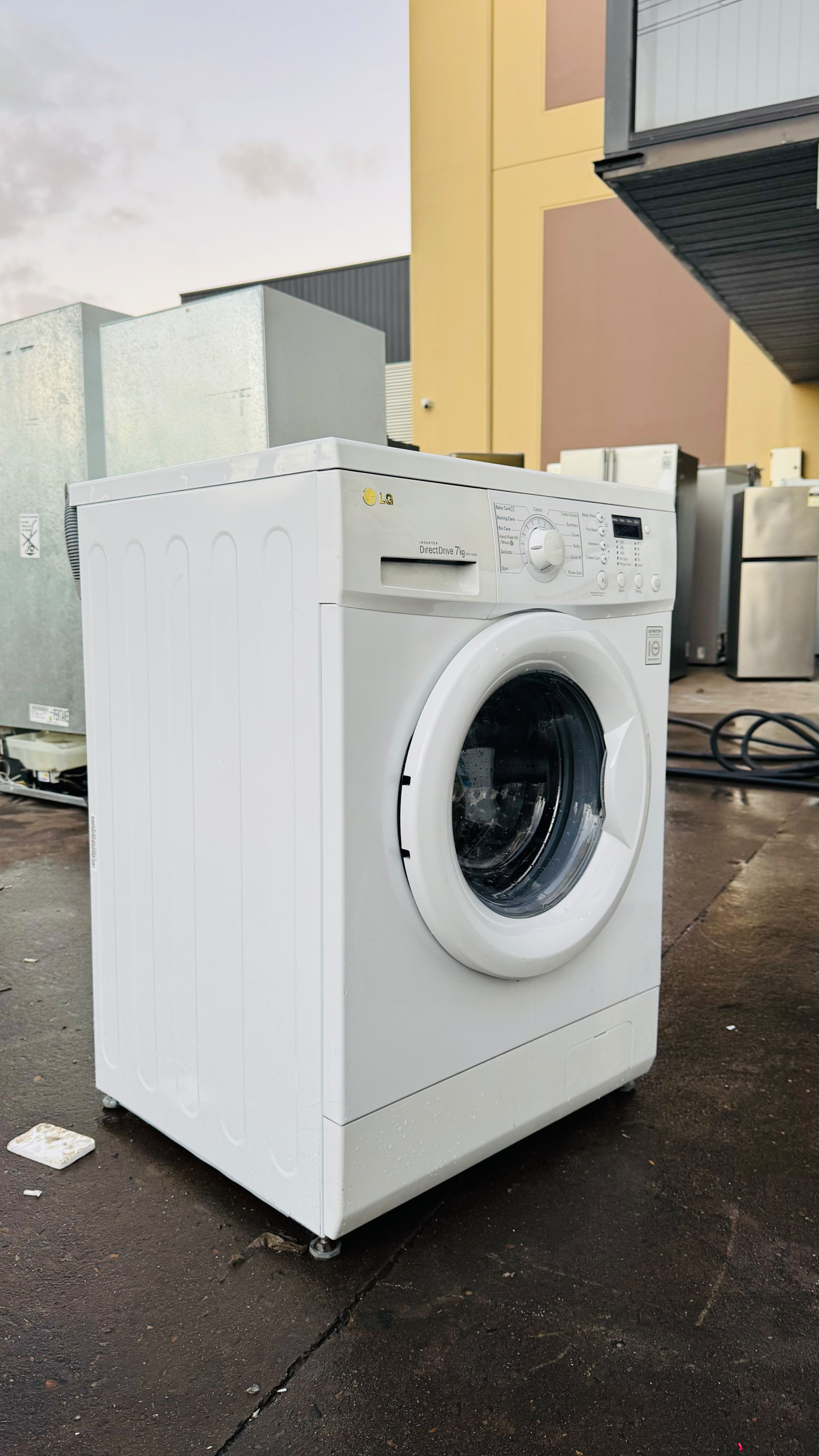LG 7KGS FRONT LOADER WASHING MACHINE
