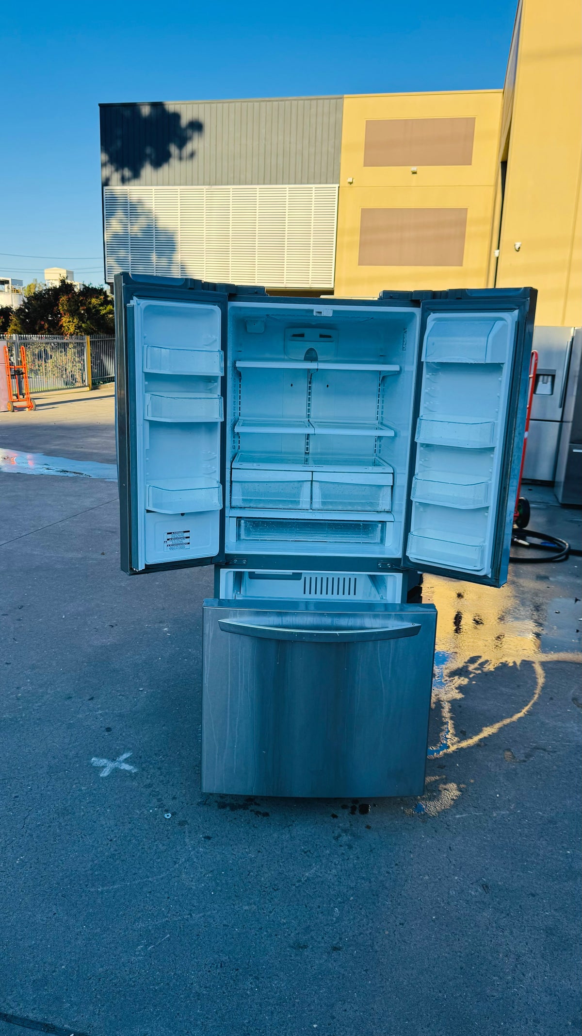 LG 583 LITRES FRENCH DOOR FRIDGE FREEZER