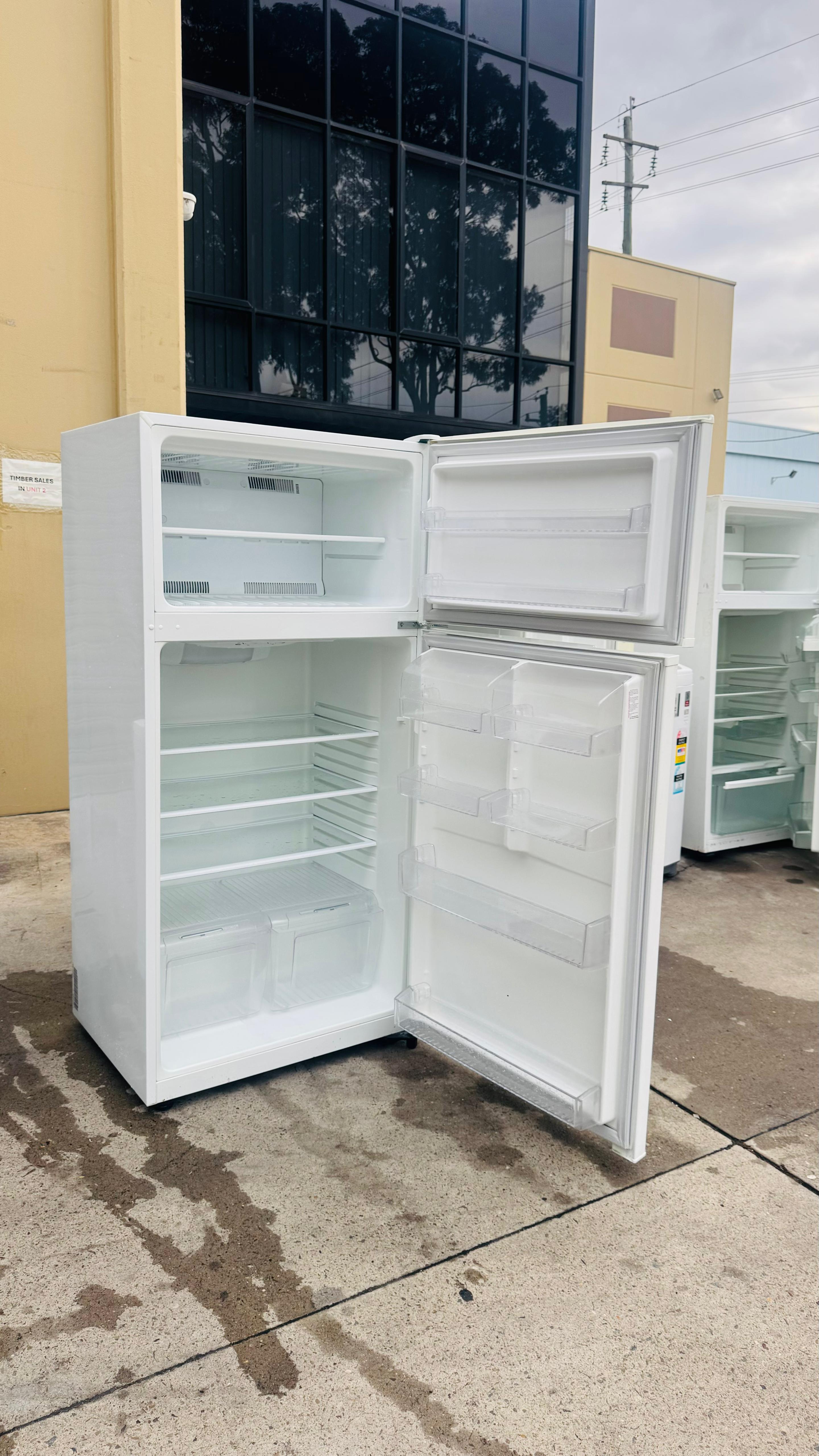 KELVINATOR 520 LITRES FRIDGE FREEZER