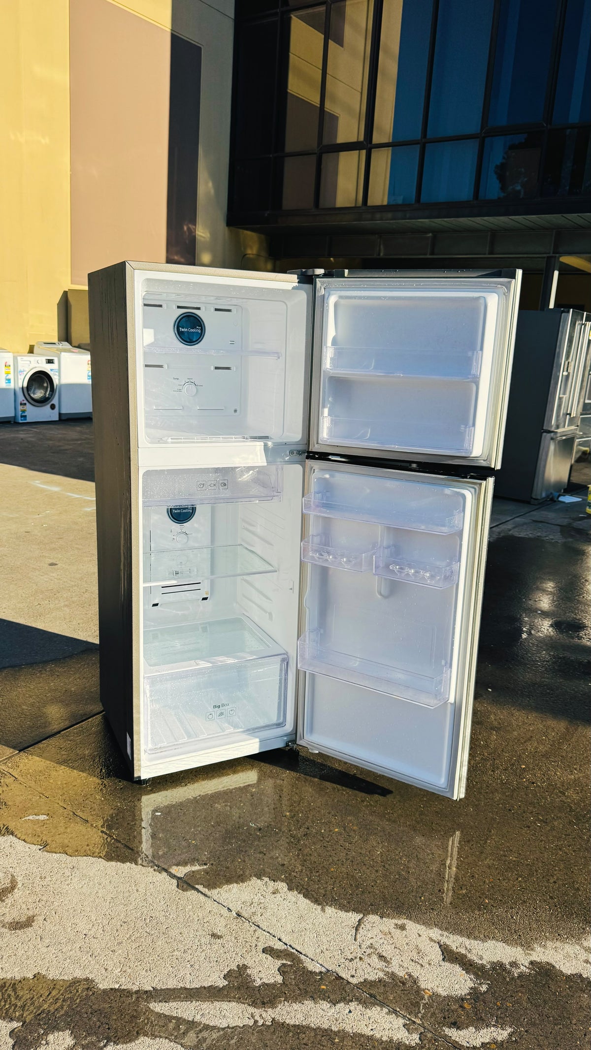 SAMSUNG 318 LITRES FRIDGE FREEZER