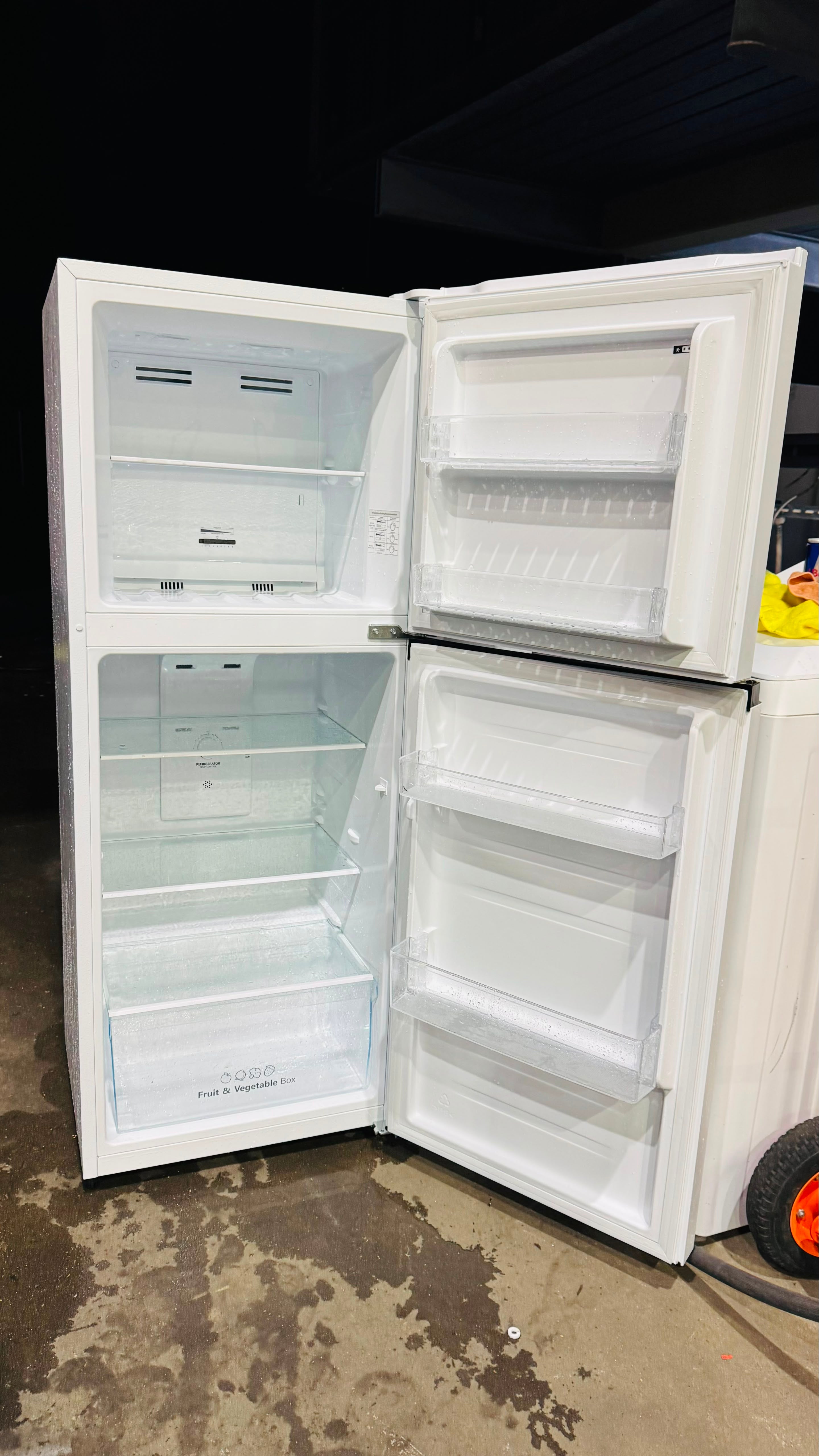 HISENSE 205 LITRES FRIDGE FREEZER