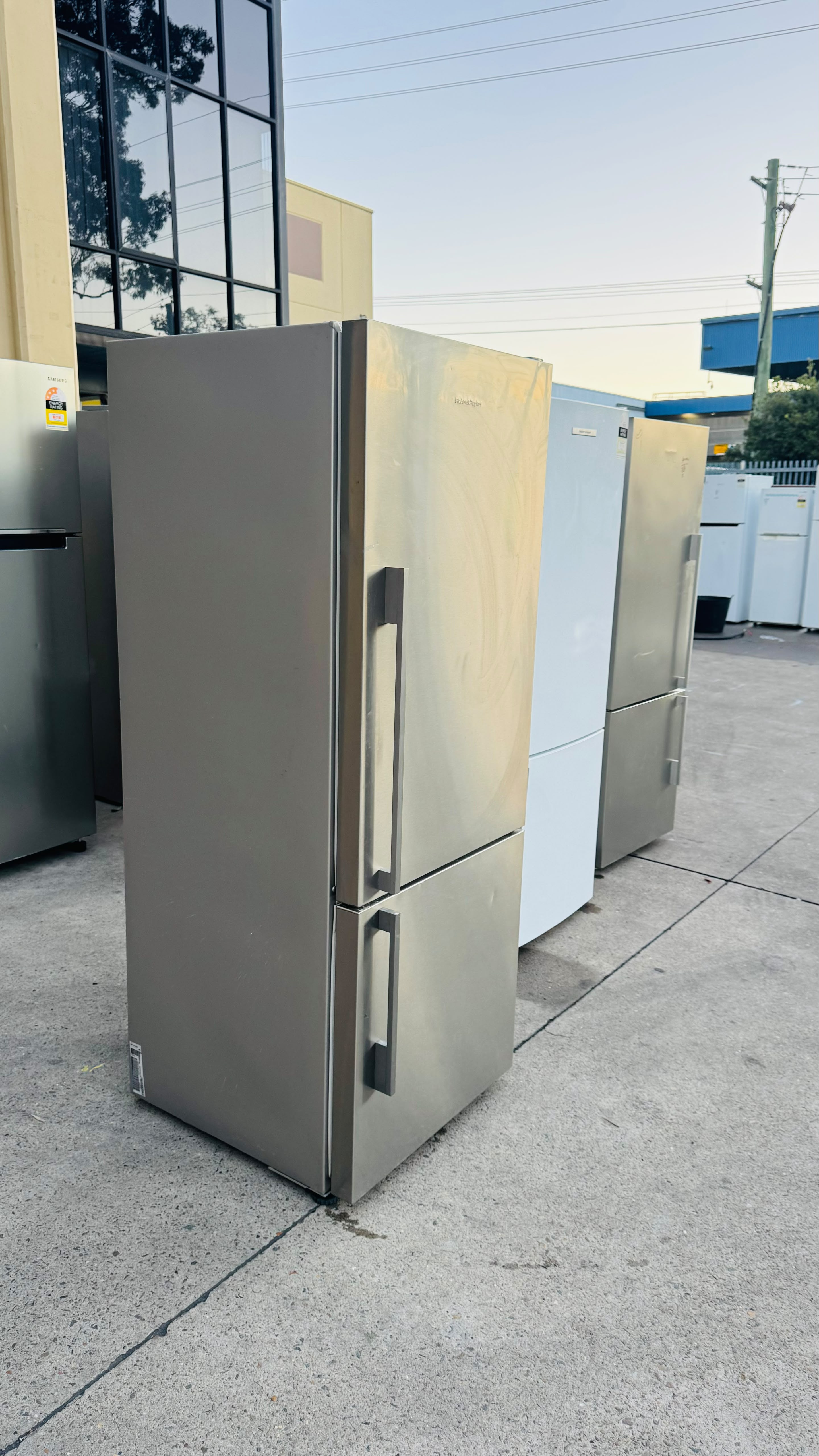 FISHER AND PAYKEL 403 LITRES FRIDGE FREEZER