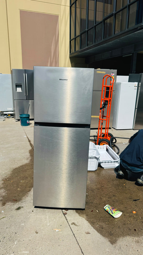 HISENSE 205 LITRES FRIDGE FREEZER