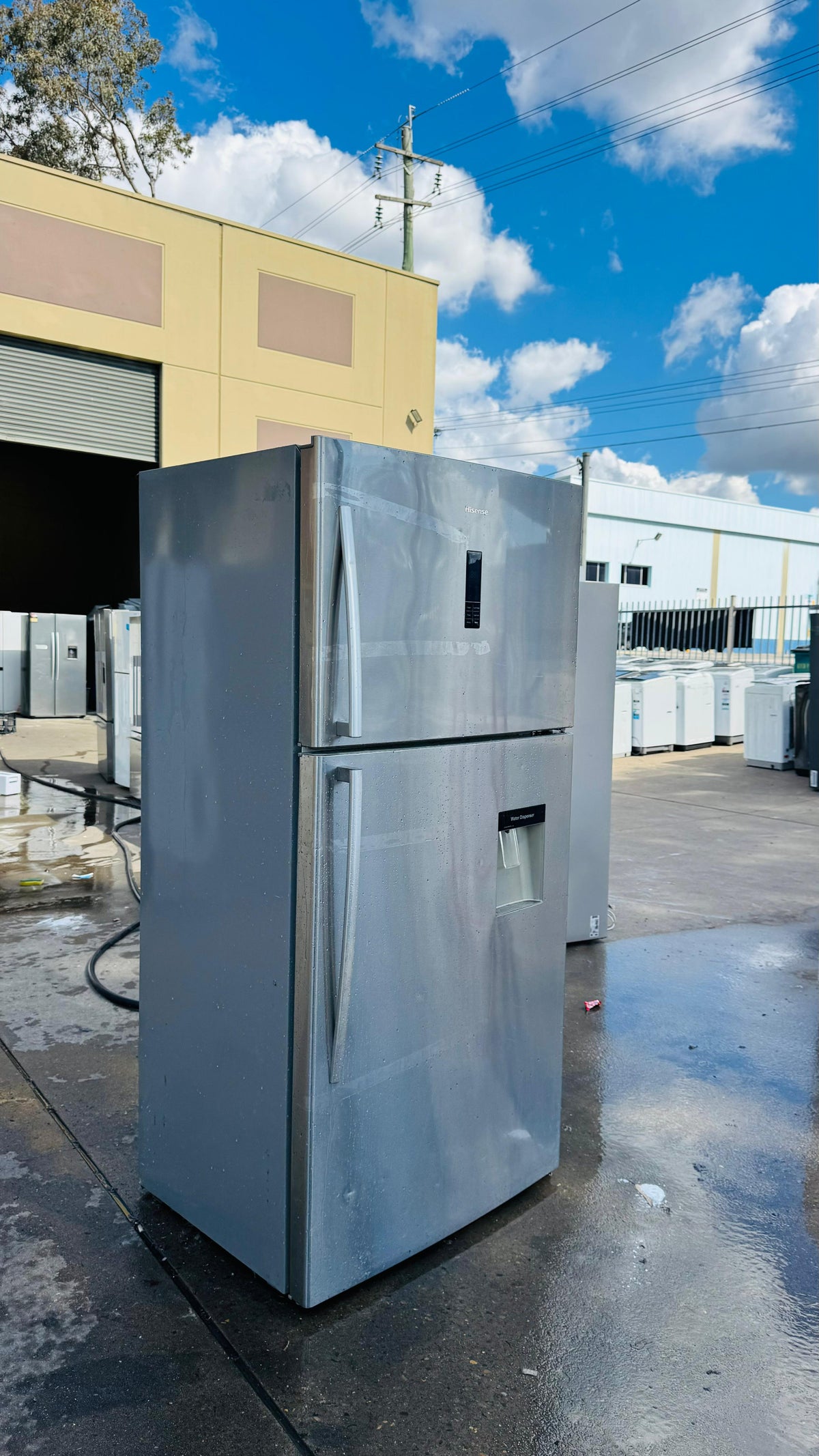 HISENSE 593 LITRES FRIDGE FREEZER