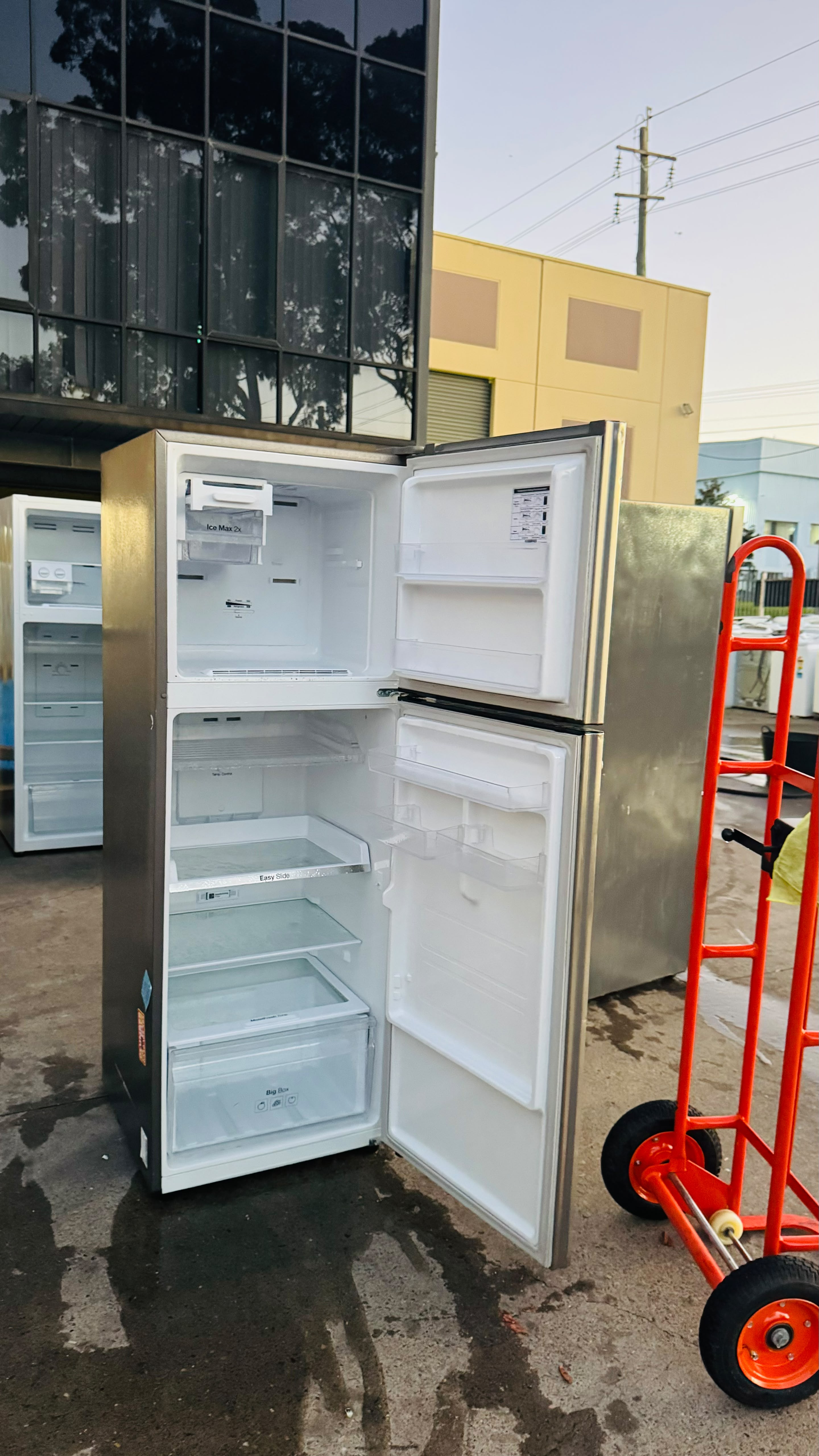 SAMSUNG 341 LITRES FRIDGE FREEZER