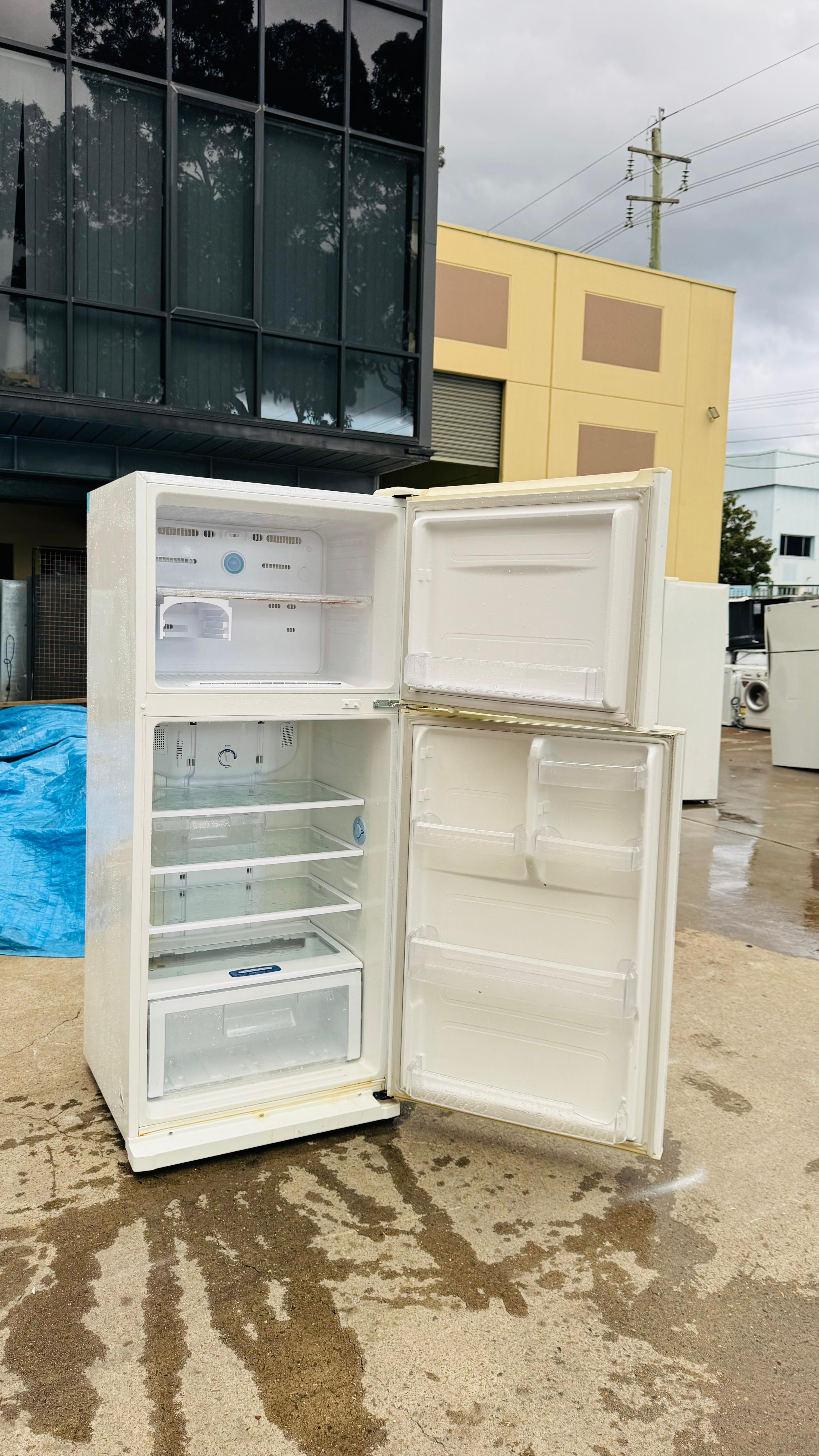 SAMSUNG 431 LITRES FRIDGE FREEZER